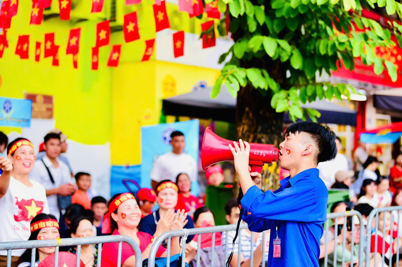 Người trẻ 'cháy' hết mình cùng đại lễ A80 - Ảnh 1.