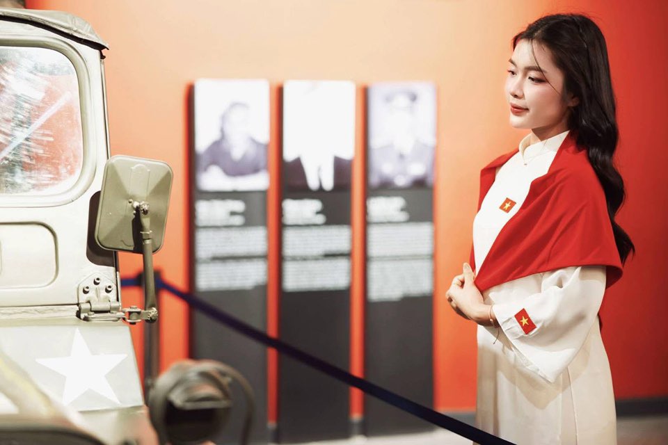 ‘Hot girl’ bóng chuyền Hà Kiều Vy gây thương nhớ với bộ ảnh mừng Quốc khánh - Ảnh 3. ‘Hot girl’ bóng chuyền Hà Kiều Vy gây thương nhớ với bộ ảnh mừng Quốc khánh - Ảnh 3.