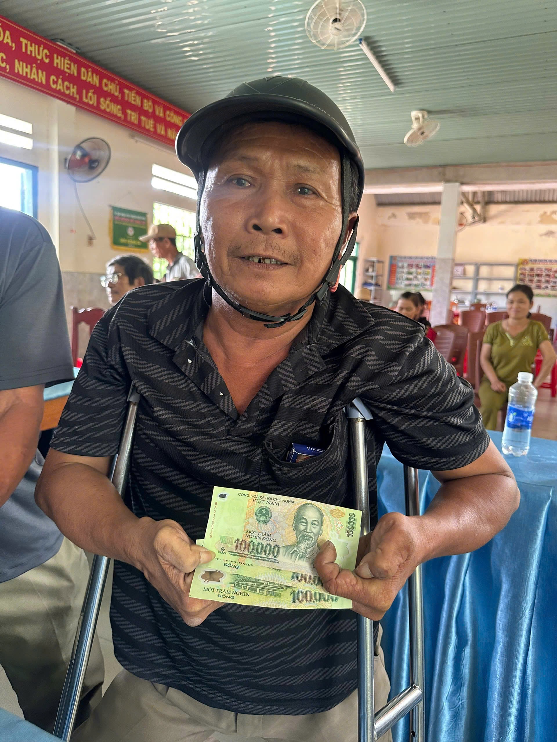 Quà Quốc khánh 2.9 đến tận tay dân: Món quà mang niềm vui, tự hào- Ảnh 3. Quà Quốc khánh 2.9 đến tận tay dân: Món quà mang niềm vui, tự hào- Ảnh 3.