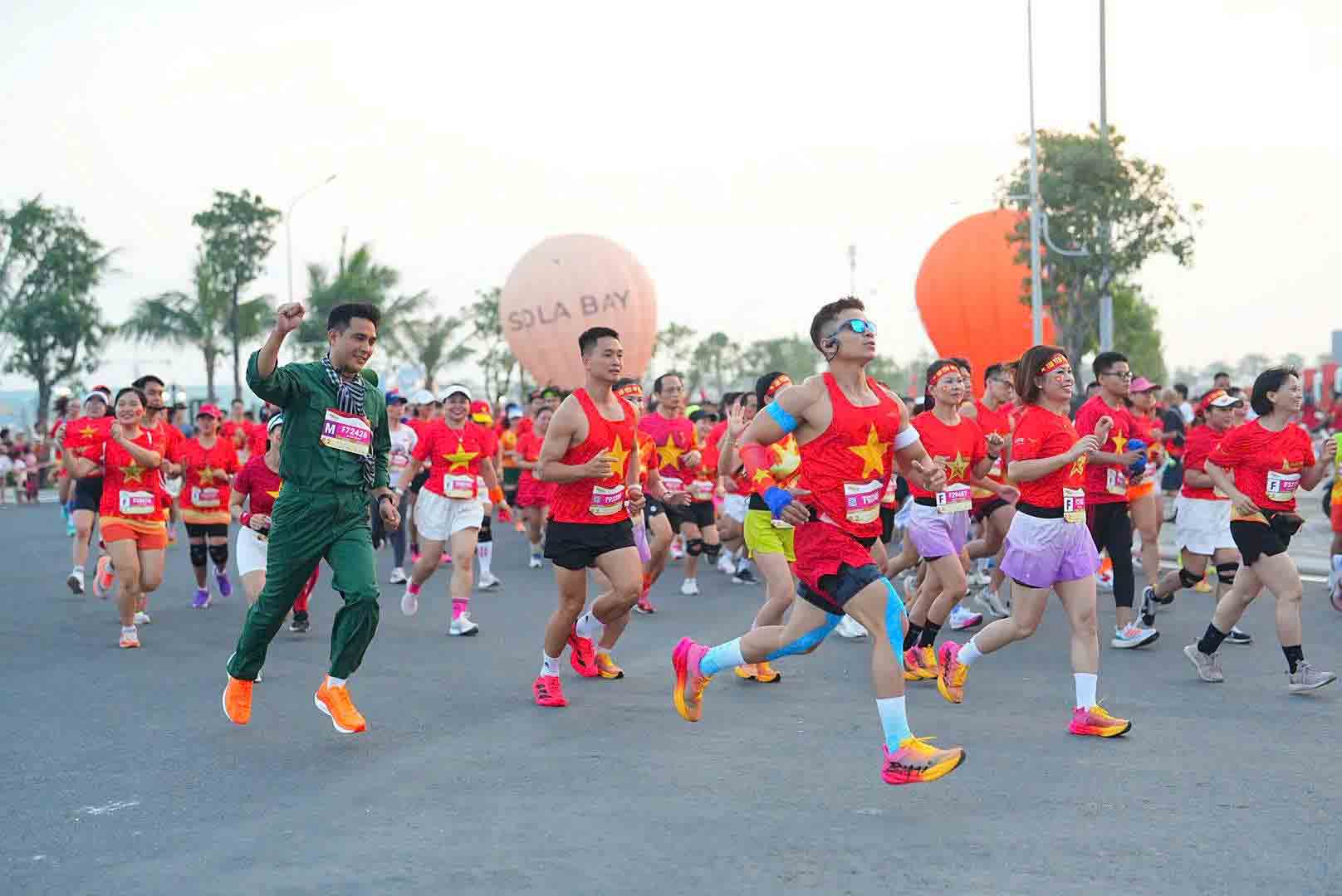 L'économie du sport au Vietnam, une « mine d'or » négligée : gagner de l'argent grâce à la loi de l'offre et de la demande - Photo 1. Kinh tế thể thao ở Việt Nam, ‘mỏ vàng’ bị bỏ quên: Kiếm tiền từ quy luật cung cầu- Ảnh 1.