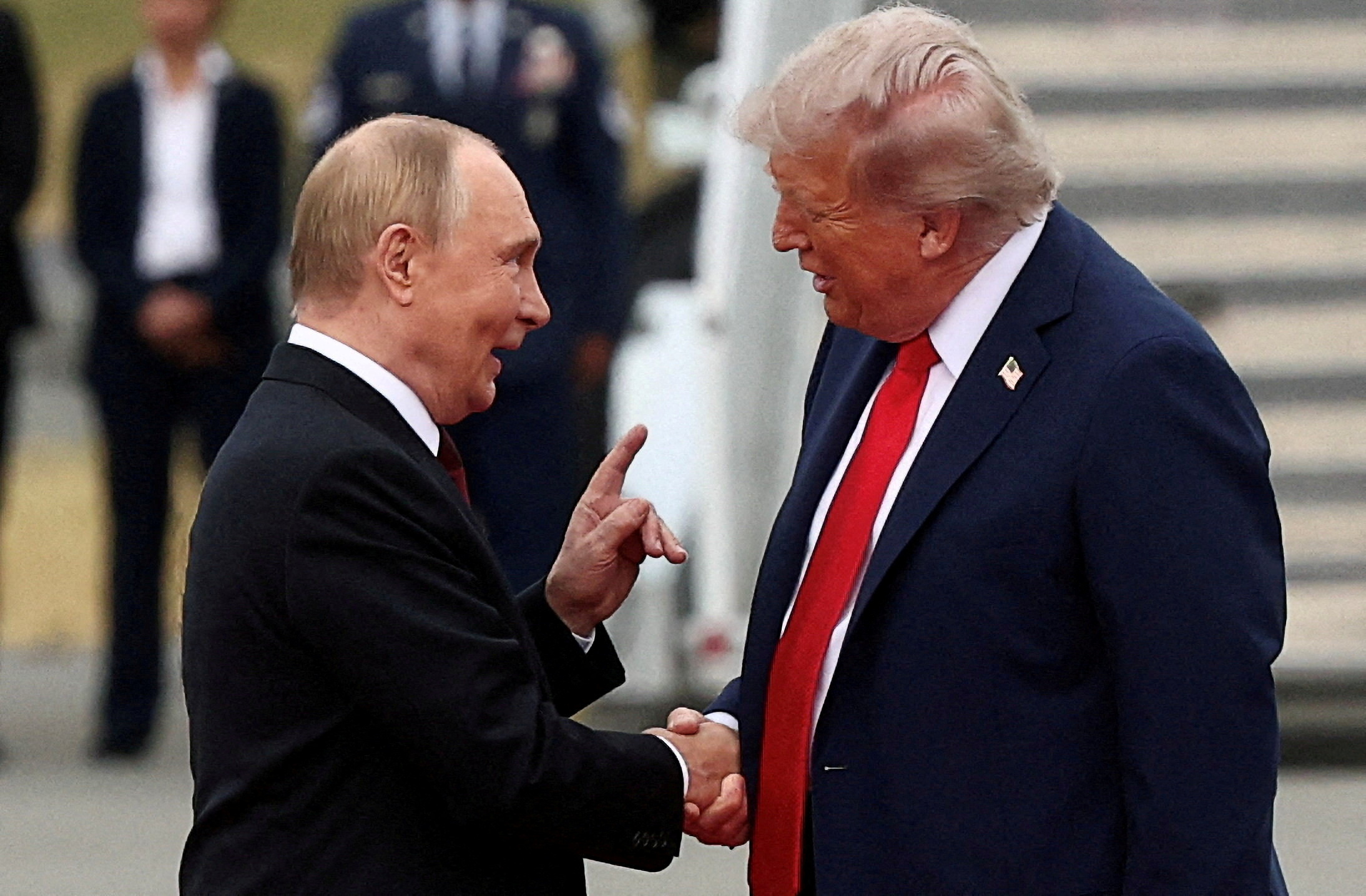 Điện Kremlin bác tin ông Putin và ông Trump đạt thỏa thuận gặp ông Zelensky - Ảnh 1.