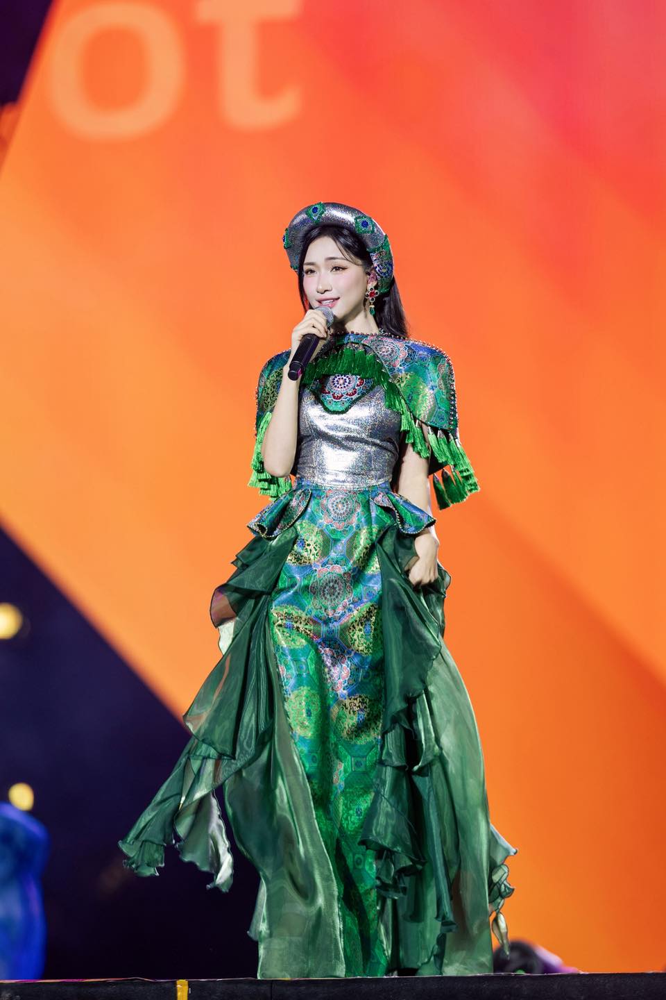 Hòa Minzy nói gì khi lên so sánh với Mỹ Tâm? - Ảnh 2.