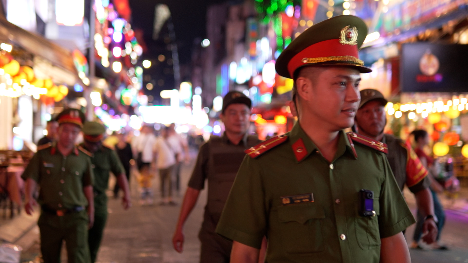 Phố đi bộ Bùi Viện hết cảnh quán xá lấn người đi bộ - Ảnh 5.