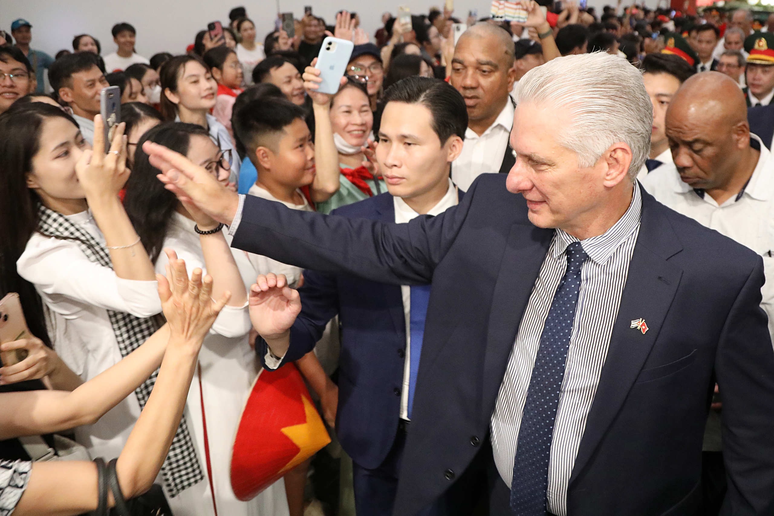 Bí thư thứ nhất, Chủ tịch Cuba thăm Bảo tàng Lịch sử quân sự Việt Nam- Ảnh 15. Bí thư thứ nhất, Chủ tịch Cuba thăm Bảo tàng Lịch sử quân sự Việt Nam- Ảnh 15.