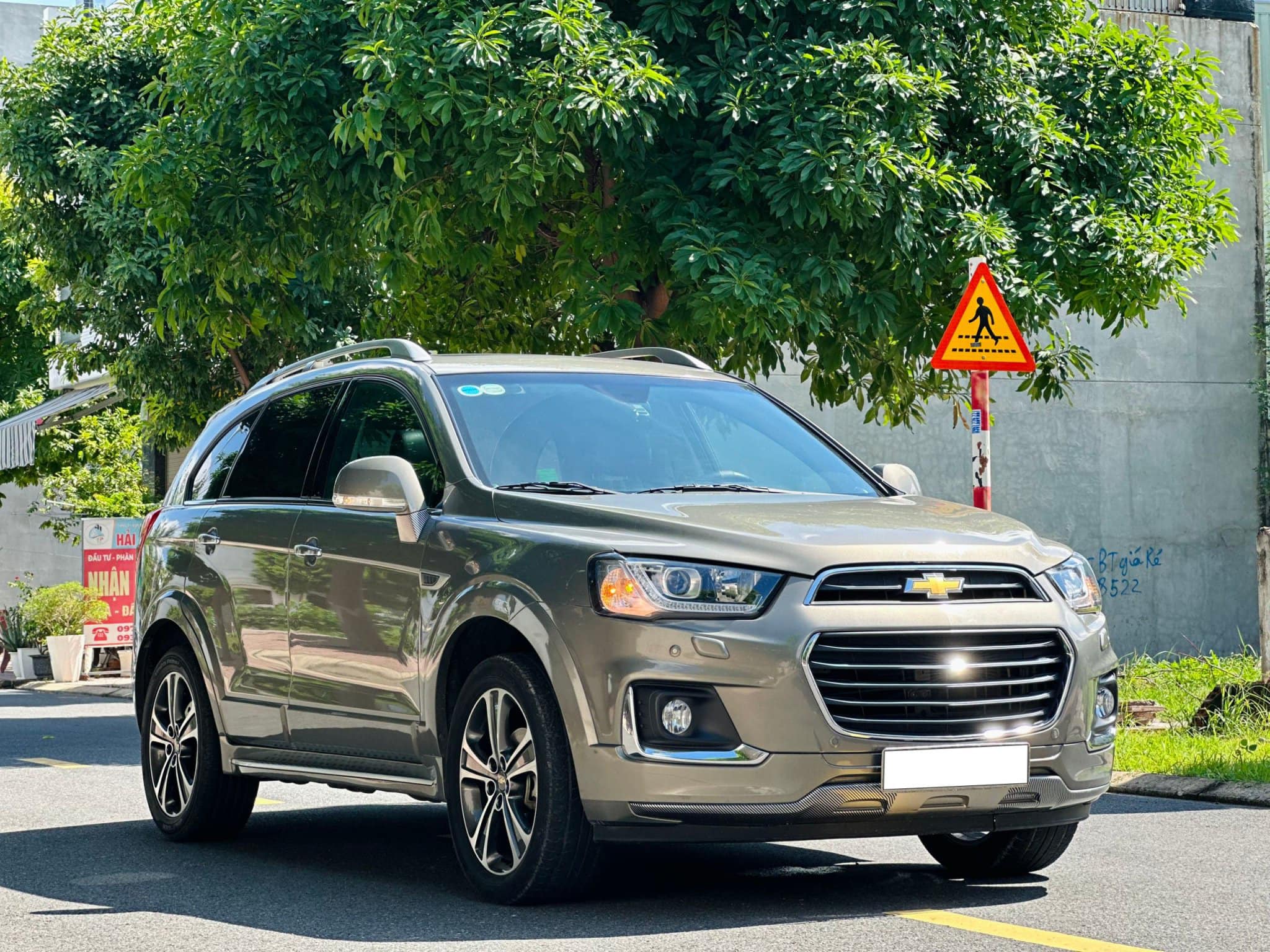 400 triệu mua ô tô 7 chỗ: Xe Mỹ Chevrolet Captiva có phải 'món hời'? - Ảnh 3. 400 triệu chọn xe 7 chỗ: Xe Mỹ Chevrolet Captiva có đáng mua? - Ảnh 3.