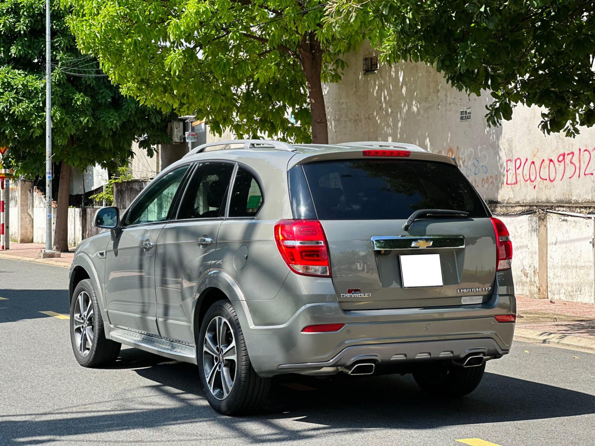 400 triệu mua ô tô 7 chỗ: Xe Mỹ Chevrolet Captiva có phải 'món hời'? - Ảnh 2. 400 triệu chọn xe 7 chỗ: Xe Mỹ Chevrolet Captiva có đáng mua? - Ảnh 2.