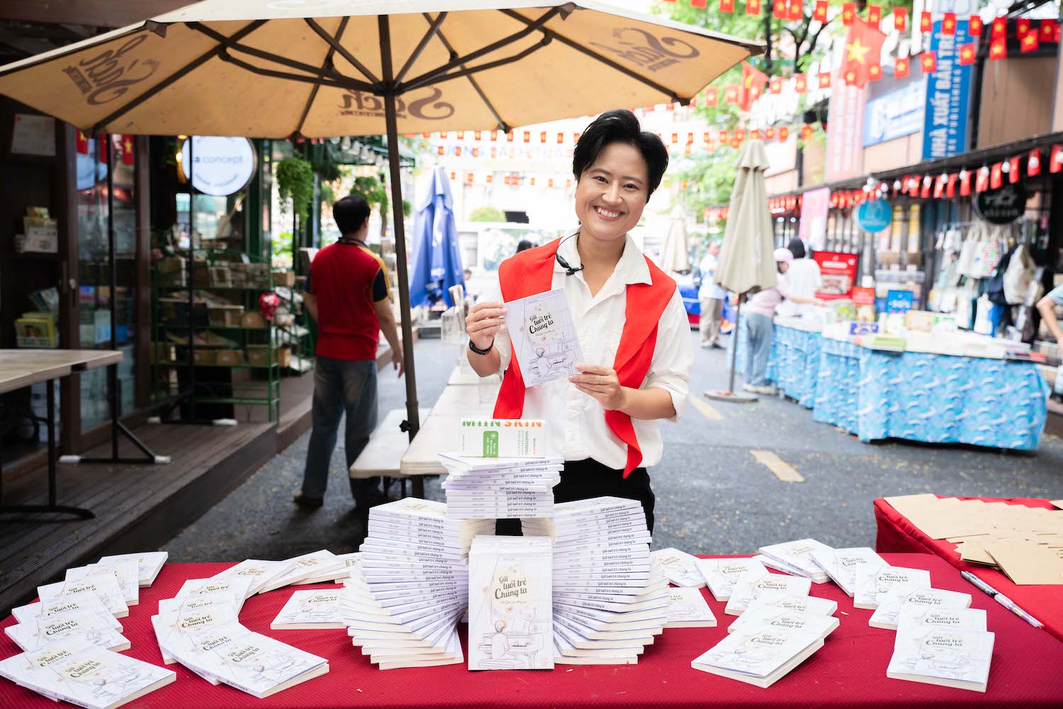 MC Hai Linh tells the journey of growing up after loss in her first book - Photo 2. MC Hải Linh kể hành trình trưởng thành sau mất mát trong cuốn sách đầu tay- Ảnh 2.