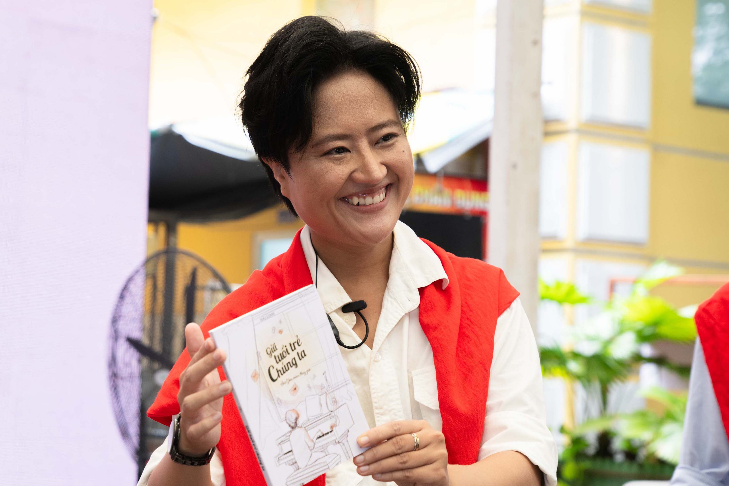 MC Hai Linh tells the journey of growing up after loss in her first book - Photo 1. MC Hải Linh kể hành trình trưởng thành sau mất mát trong cuốn sách đầu tay- Ảnh 1.