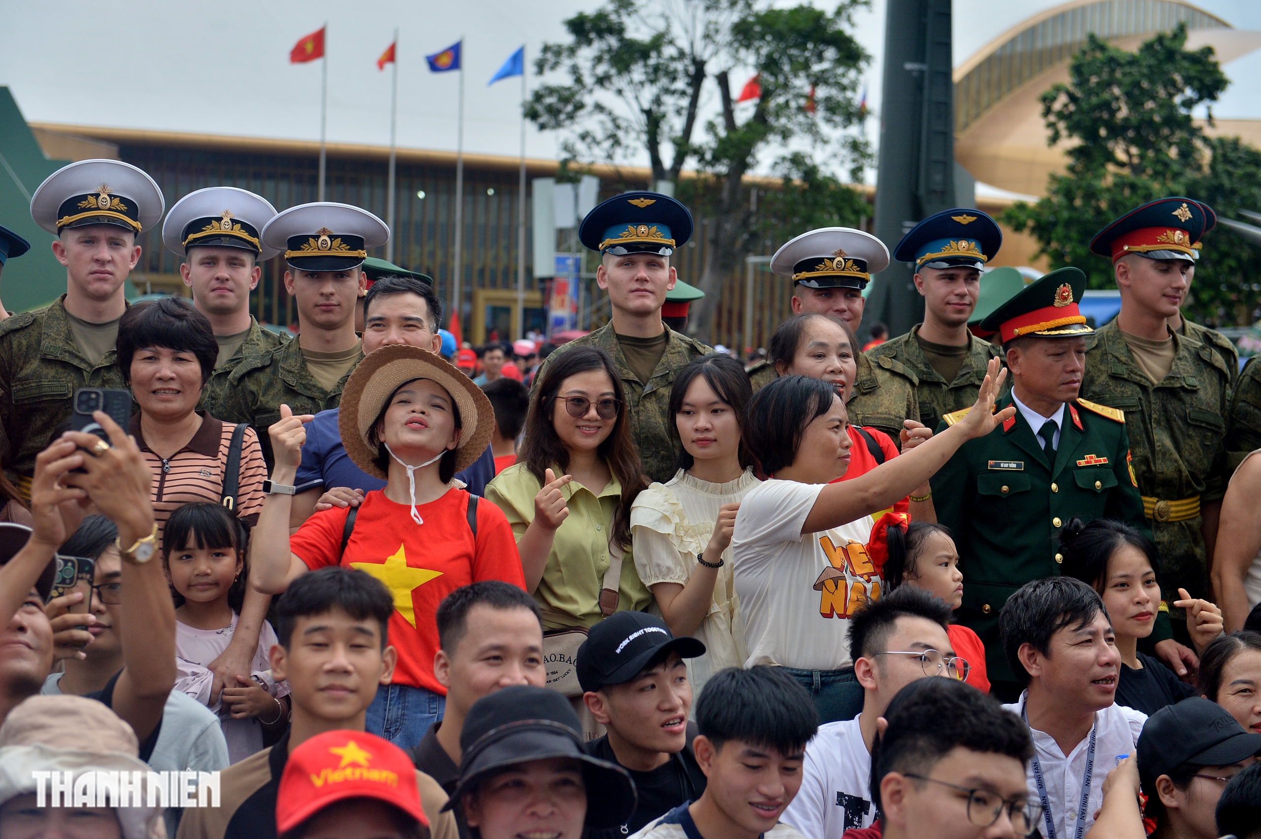 Quân đội Nga, Lào và Campuchia thăm khí tài hiện đại của quân đội Việt Nam- Ảnh 15. Quân đội Nga, Lào và Campuchia thăm khí tài hiện đại của quân đội Việt Nam- Ảnh 15.