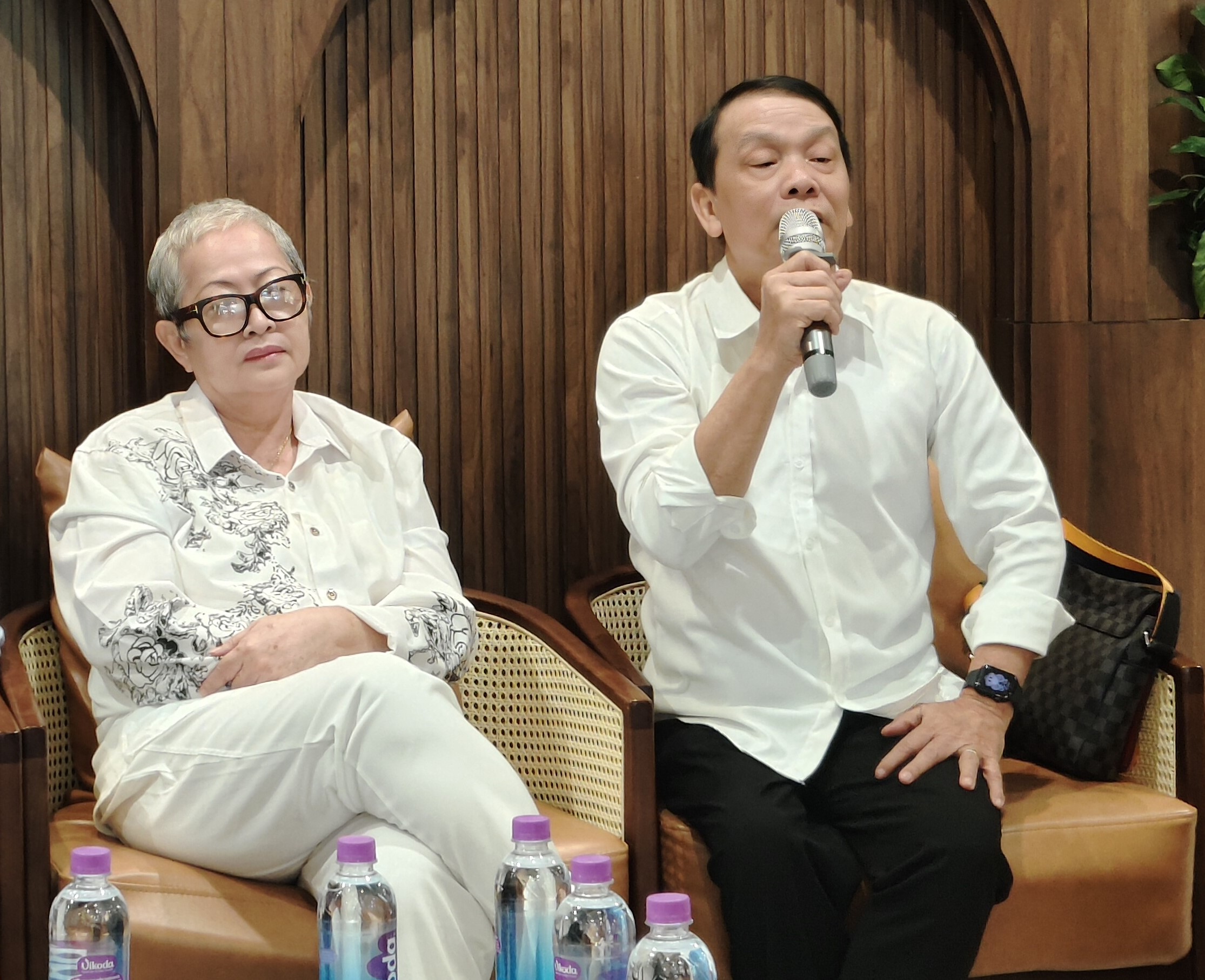 וו מין לאם מגלם את הזקן, טו סונג מתחפש לגבר ב Võ Minh Lâm đóng vai lão, Tú Sương giả trai trong ‘Bức ngôn đồ Đại Việt’- Ảnh 2.