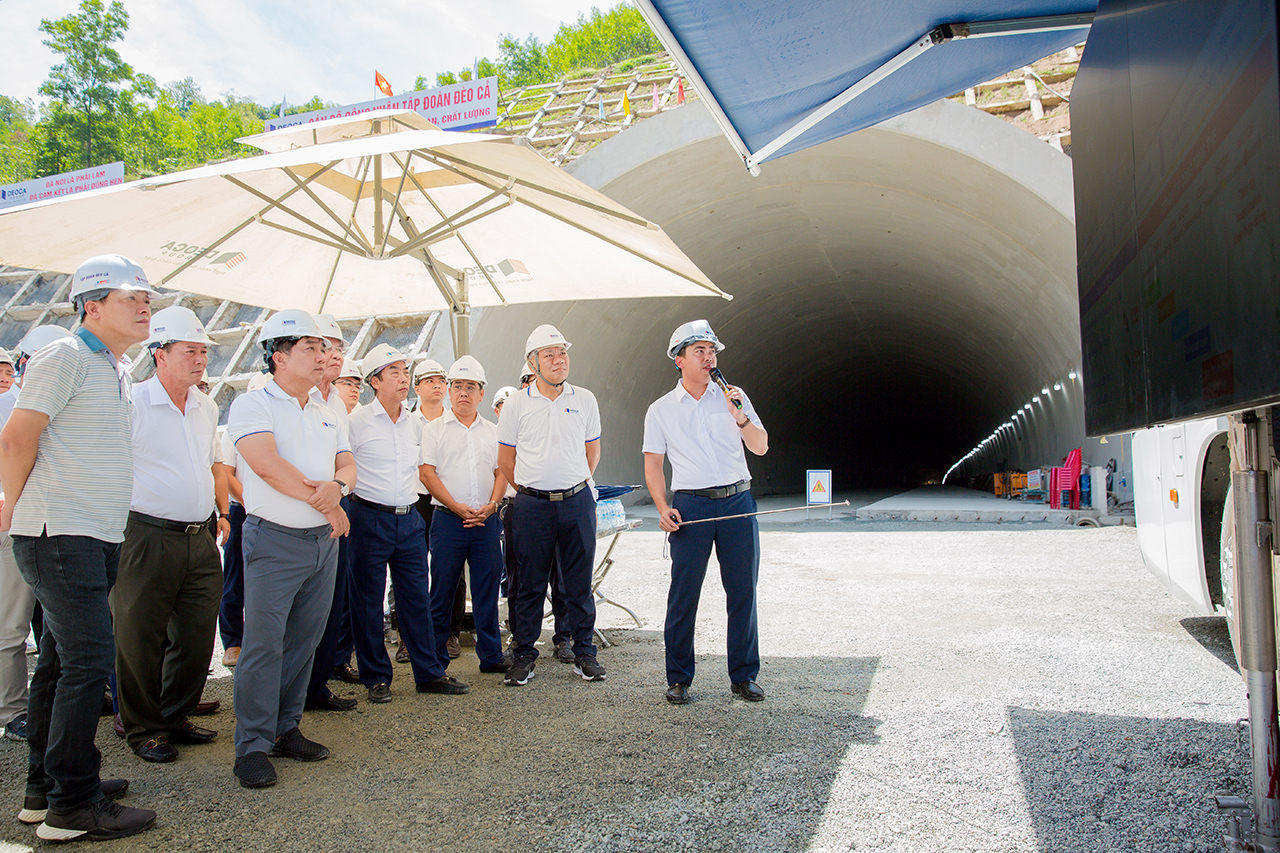 - Ảnh 4. - Ảnh 4.