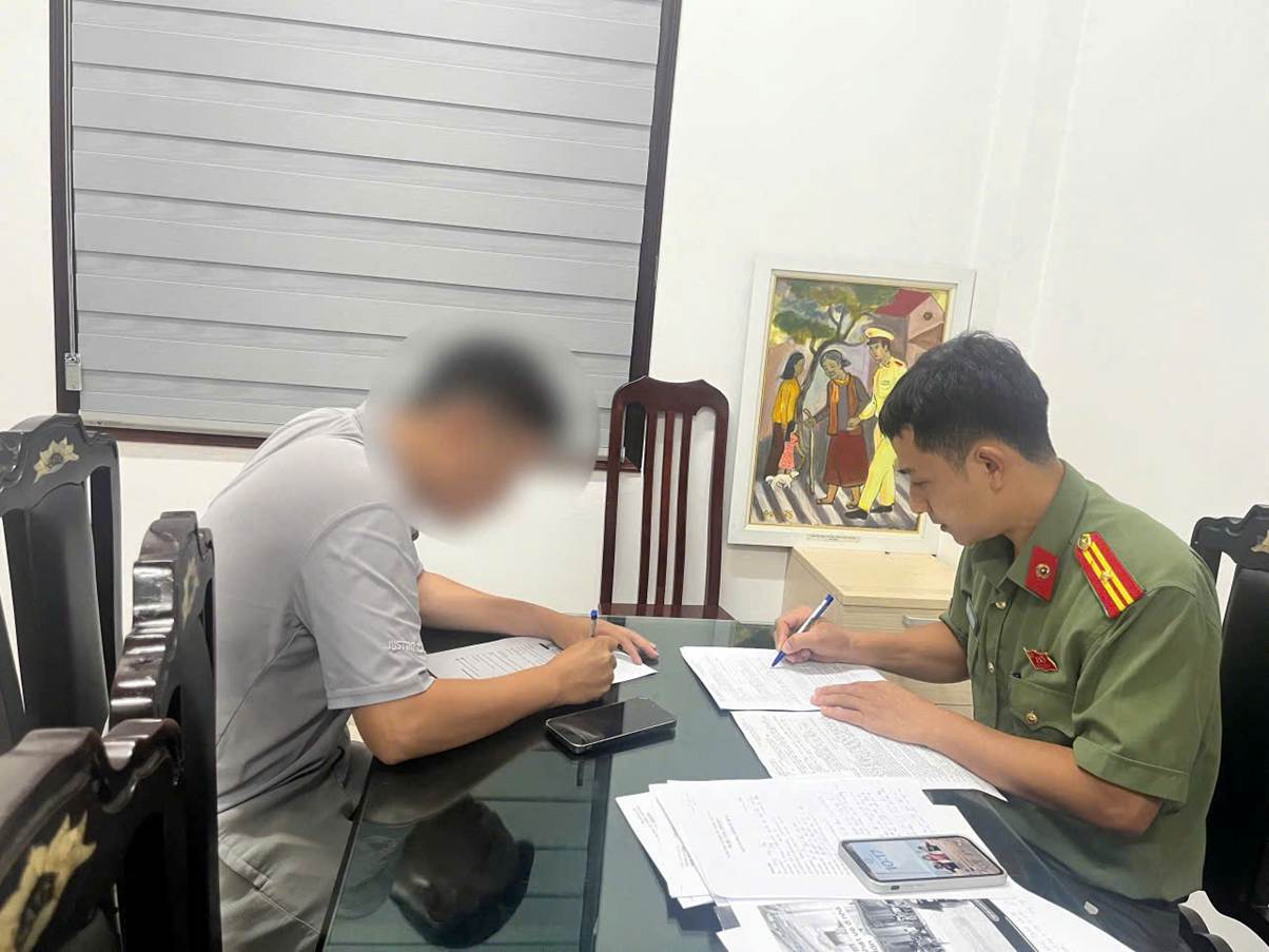 Bị phạt 7,5 triệu đồng vì tung tin 'biểu tình đòi phát vé' ở Hà Nội- Ảnh 1. Bị phạt 7,5 triệu đồng vì tung tin 'biểu tình đòi phát vé' ở Hà Nội- Ảnh 1.