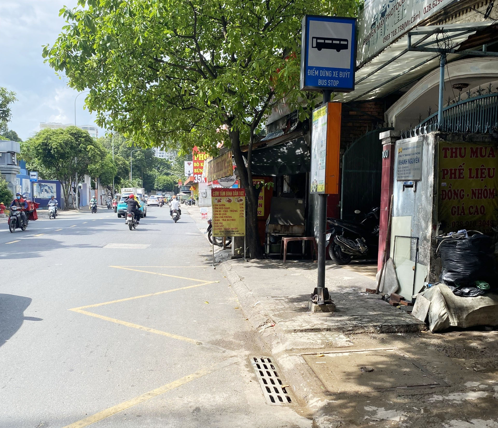 Phản hồi: Điểm dừng xe buýt đã thông thoáng- Ảnh 2. Phản hồi: Điểm dừng xe buýt đã thông thoáng- Ảnh 2.