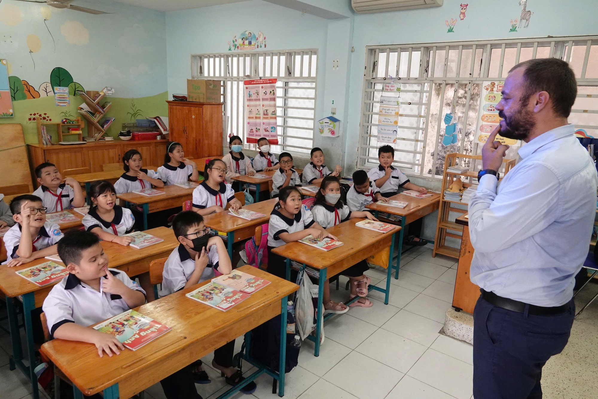 TP . HCM hướng tới tiếng Anh ngôn ngữ thứ 2 trong trường học trước năm 2030 - Ảnh 1. TP . HCM hướng tới tiếng Anh ngôn ngữ thứ 2 trong trường học trước năm 2030 - Ảnh 1.