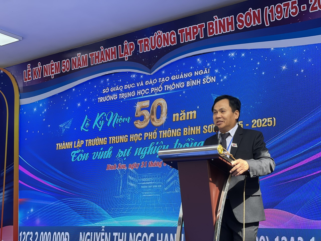 Xúc động trong ngày hội 50 năm Trường THPT Bình Sơn - Ảnh 2.
