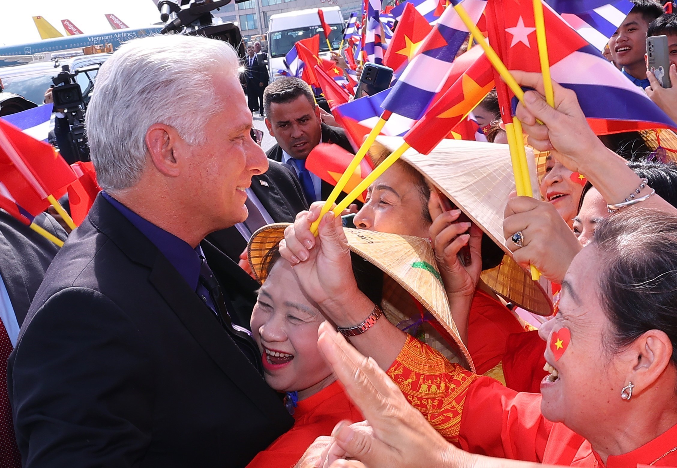 B&iacute; thư thứ nhất, Chủ tịch Cuba bắt đầu thăm Việt Nam, dự lễ Quốc kh&aacute;nh 2.9- Ảnh 3.