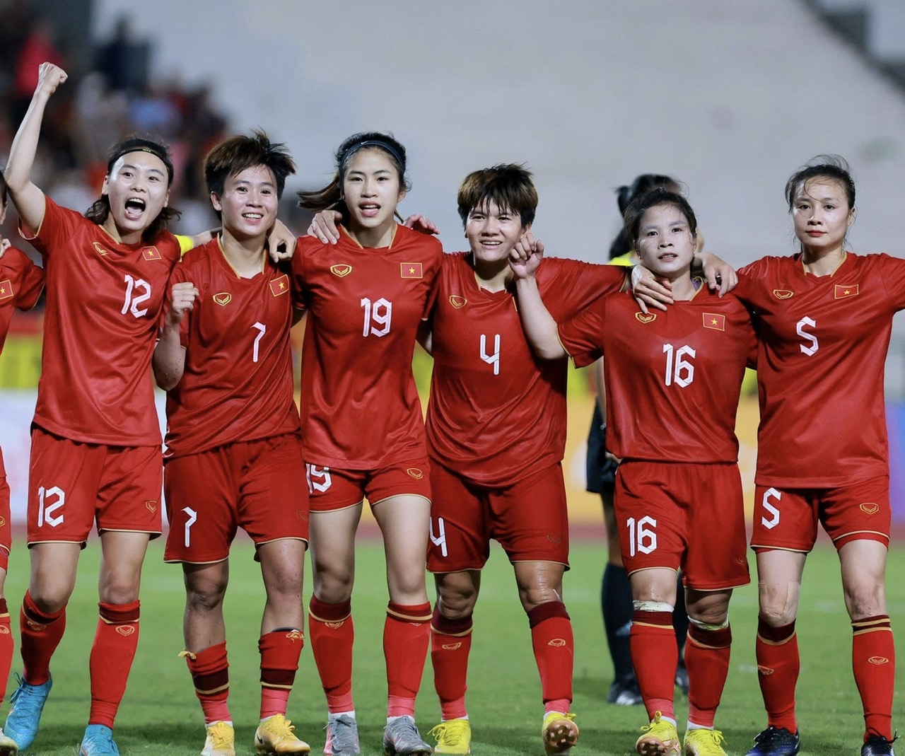 Největší výzva pro vietnamský ženský tým, kde se domácí tým utká o titul? - Foto 1. Thử thách cực đại cho đội tuyển nữ Việt Nam, xem chủ nhà tranh vô địch ở đâu?- Ảnh 1.