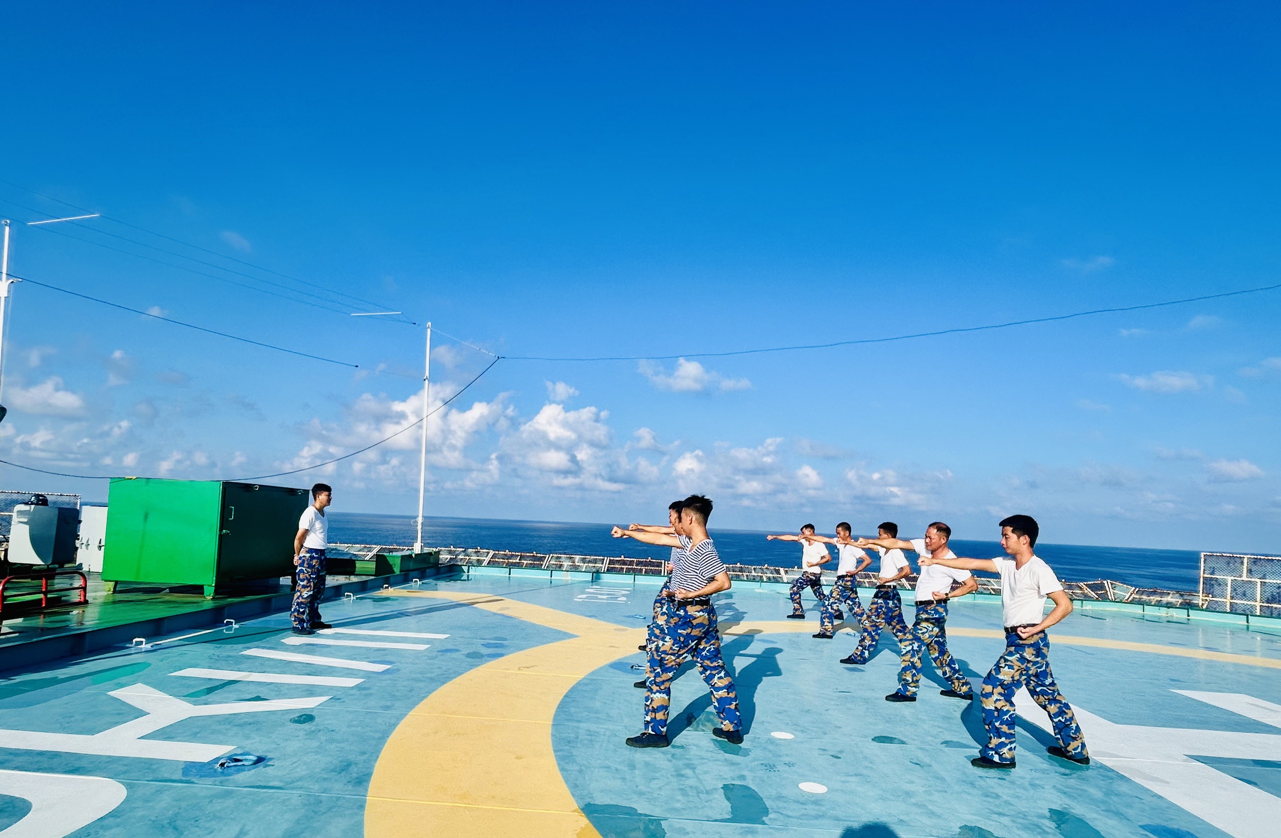 Sống giữa biển khơi- Ảnh 3.
