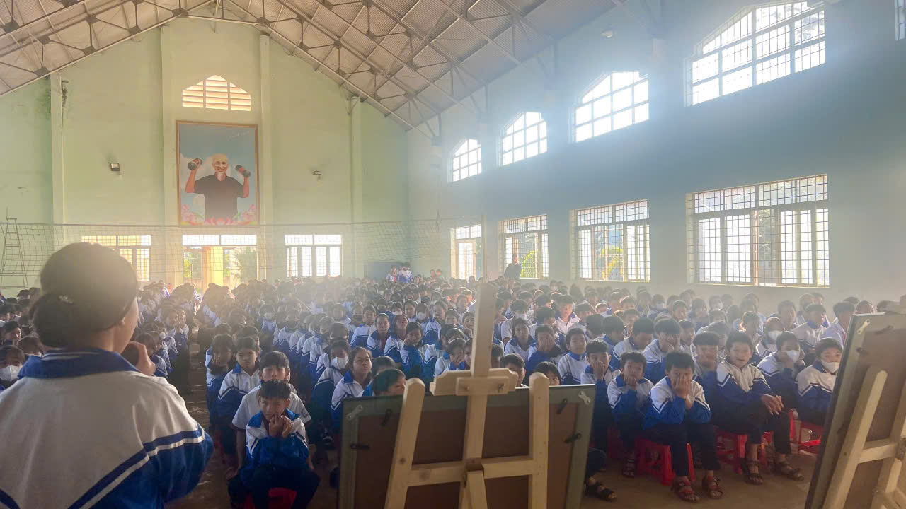 'Biệt đội chim Kơtia'... tiết kiệm điện - Ảnh 2.