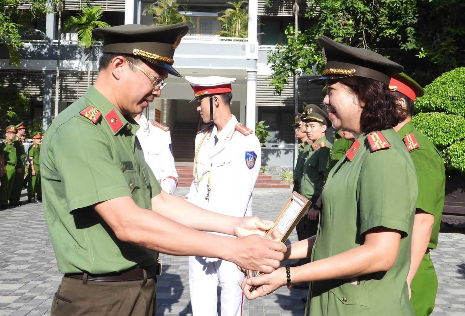 Đà Nẵng: Thưởng nóng đơn vị phá án 'vẽ bệnh moi tiền' ở phòng khám quốc tế - Ảnh 1.
