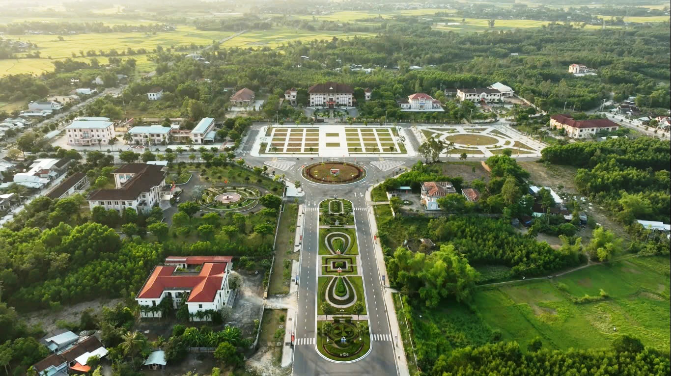 Đà Nẵng: Vì sao lãnh đạo xã cũ bị khởi tố vẫn được bố trí làm việc? - Ảnh 1.