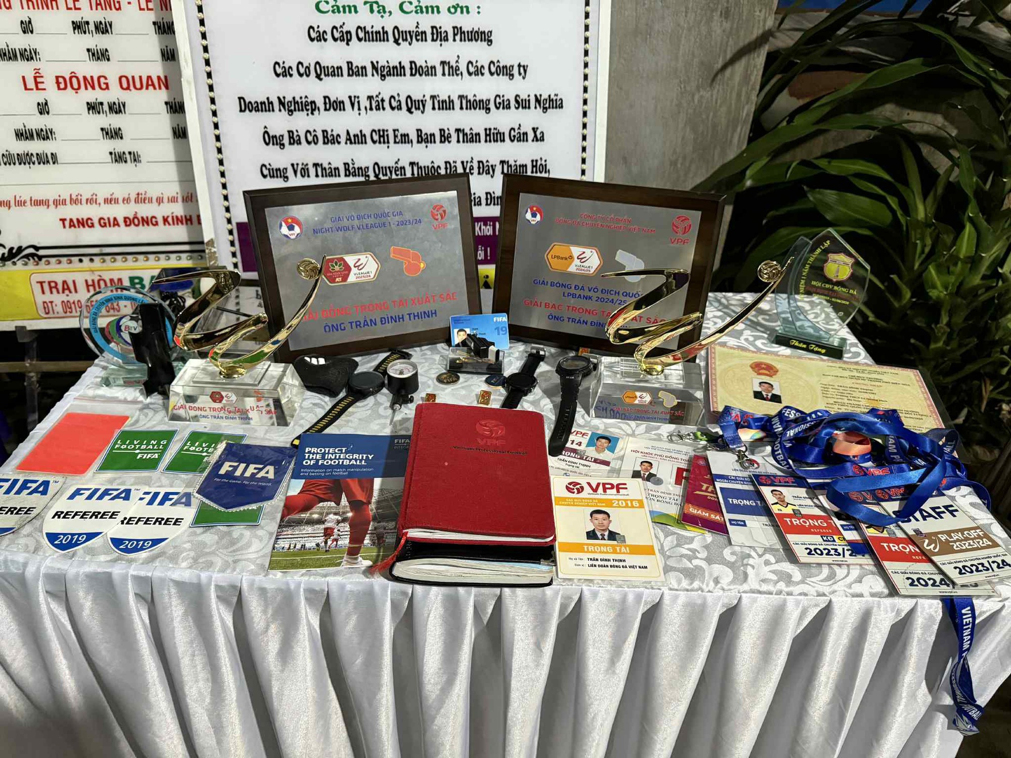 Wisel perak Tran Dinh Thinh telah pulang ke 'rumah': Adik beradik pengadil memberitahu satu sama lain untuk mencuba yang terbaik demi Thinh...- Foto 7. Còi bạc Trần Đình Thịnh đã về ‘nhà’: Anh em trọng tài bảo nhau, hãy vì Thịnh mà cố gắng…- Ảnh 7.