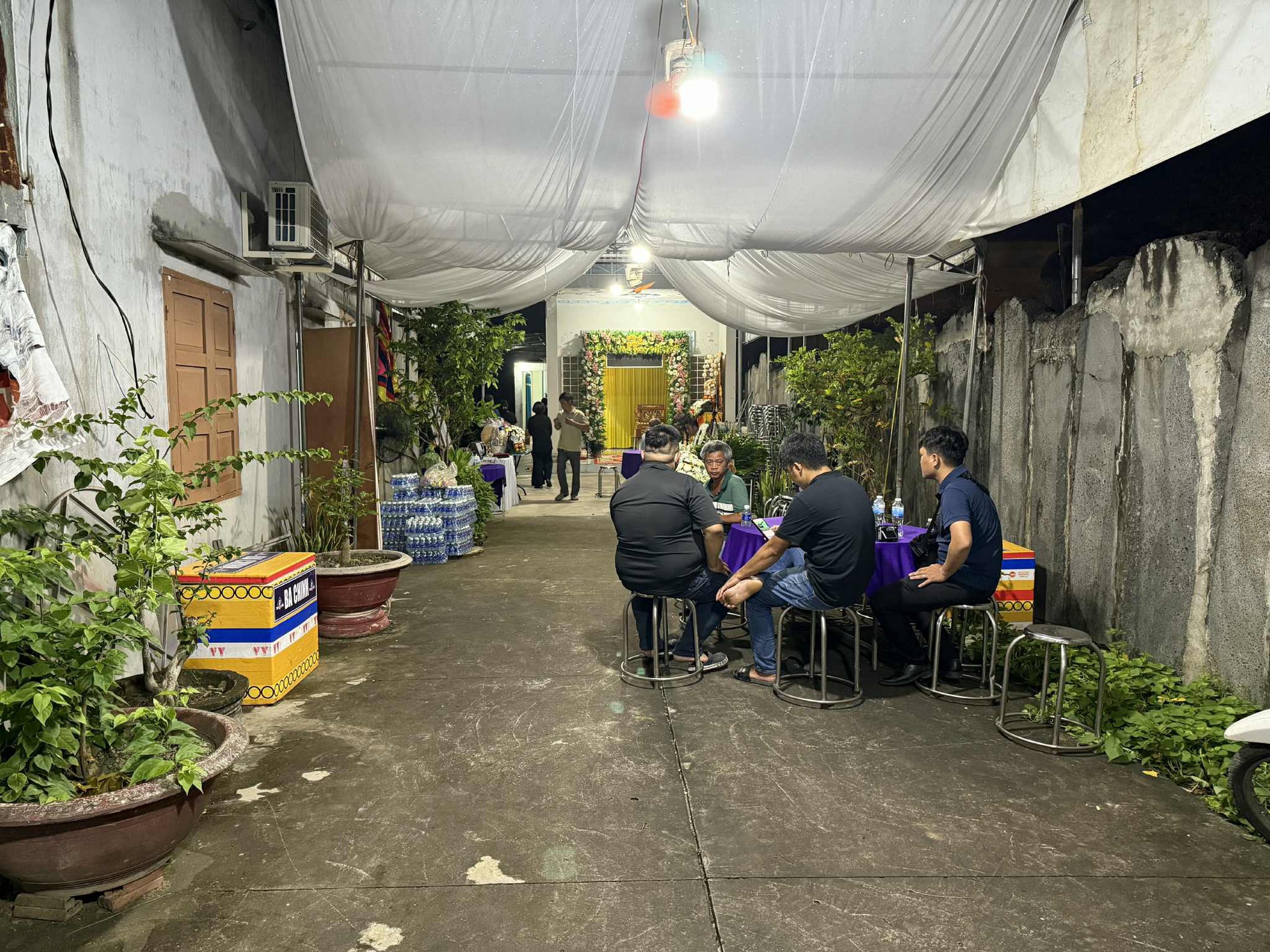 Wisel perak Tran Dinh Thinh telah pulang ke 'rumah': Pengadil beradik memberitahu satu sama lain untuk berusaha keras demi Thinh...- Foto 4. Còi bạc Trần Đình Thịnh đã về ‘nhà’: Anh em trọng tài bảo nhau, hãy vì Thịnh mà cố gắng…- Ảnh 4.