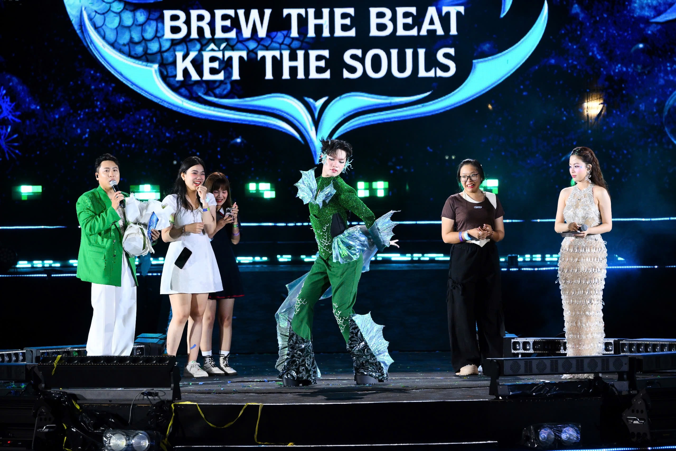 Chi Pu hóa mỹ nhân ngư khuấy đảo đêm nhạc 'Siren Calling' - Ảnh 7.