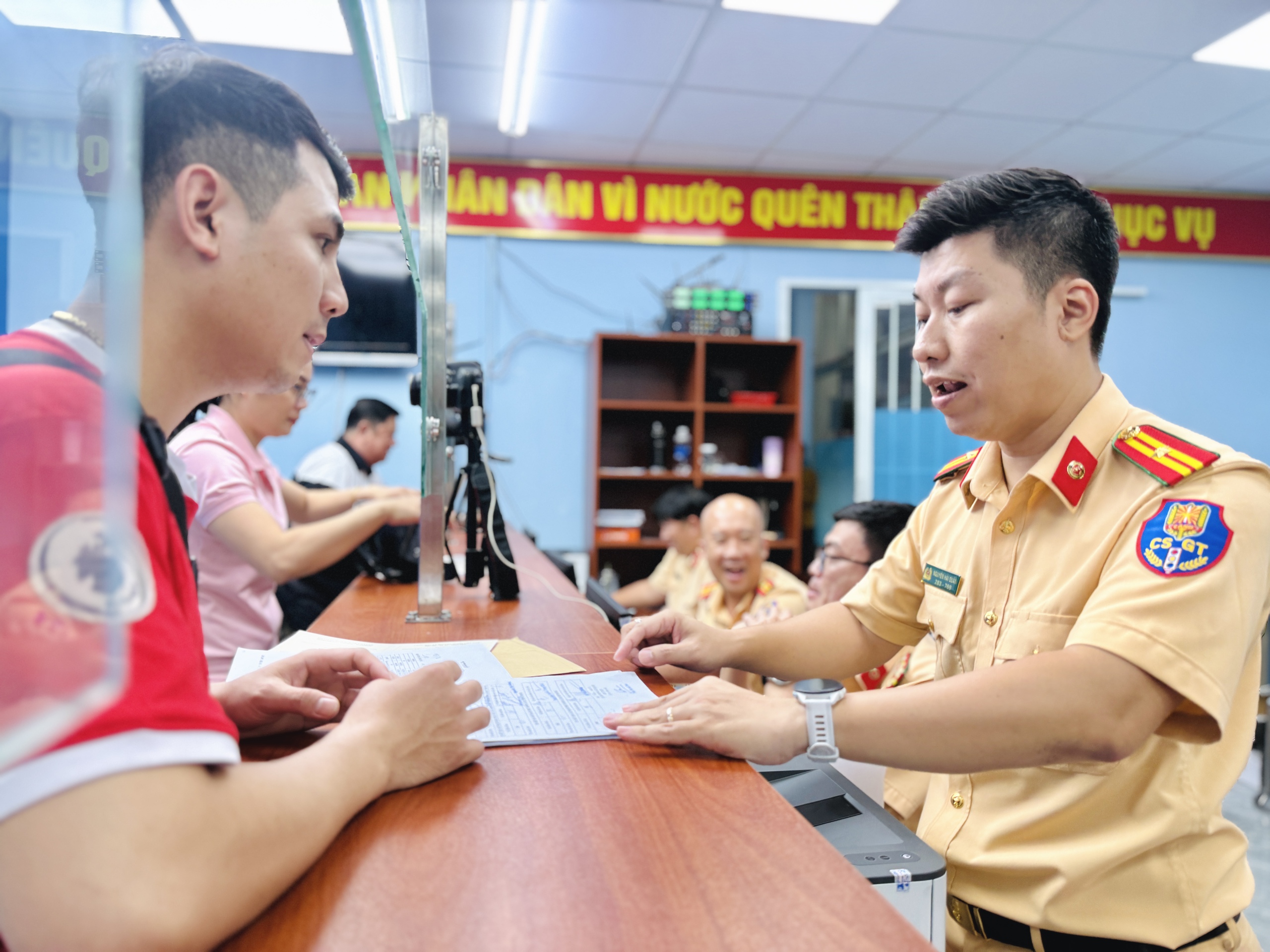 Không nộp phạt nguội sẽ bị CSGT xử lý thế nào theo quy định mới 2025 - Ảnh 1.