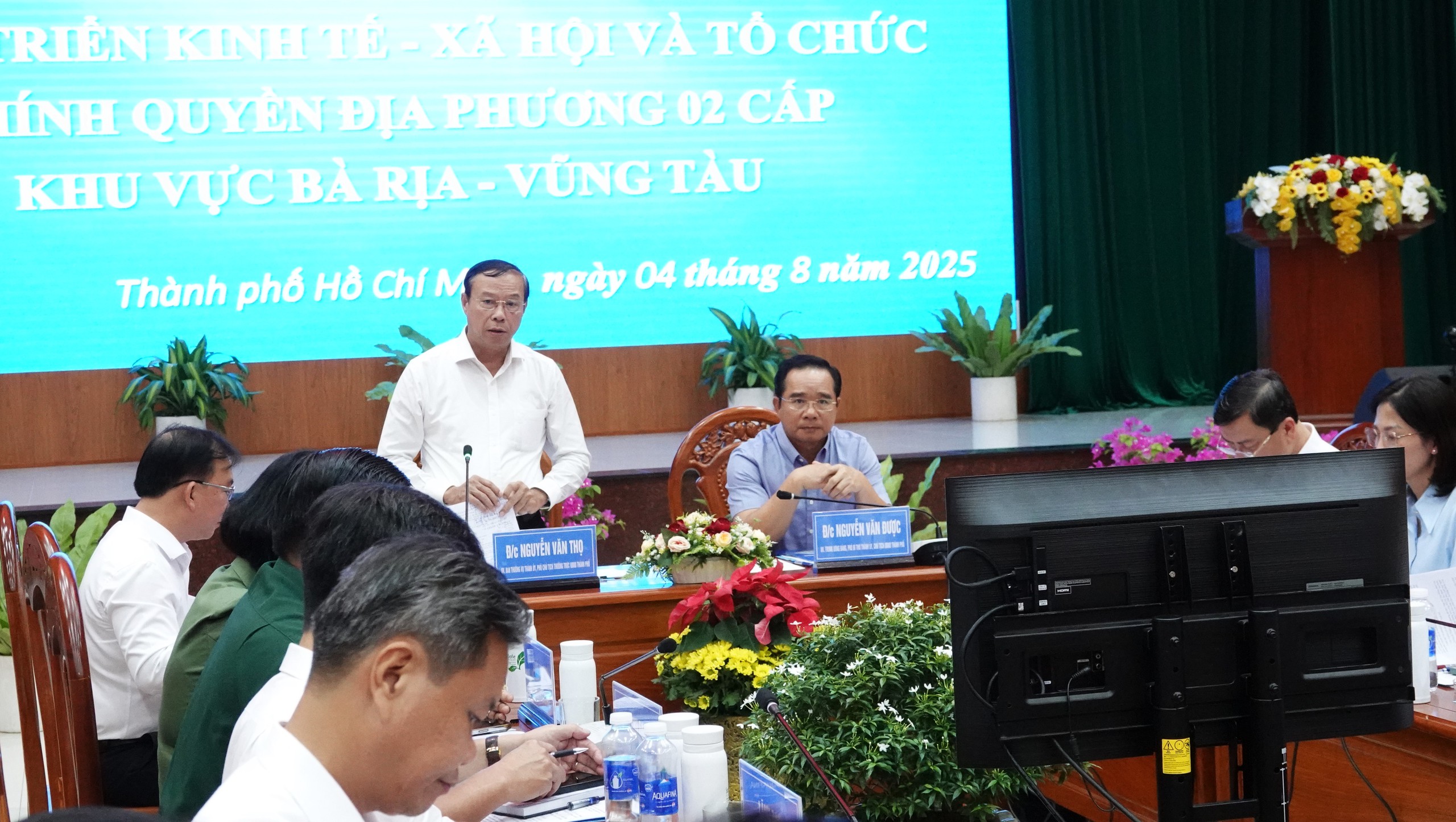 Chủ tịch TP.HCM: Rõ thành phần hồ sơ để người dân không phải thuê 'cò' - Ảnh 2.