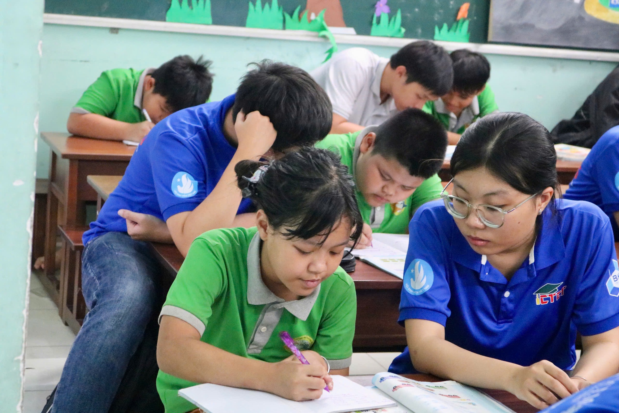 Lớp học hè đầy ắp yêu thương - Ảnh 3. Lớp học hè đầy ắp yêu thương - Ảnh 3.
