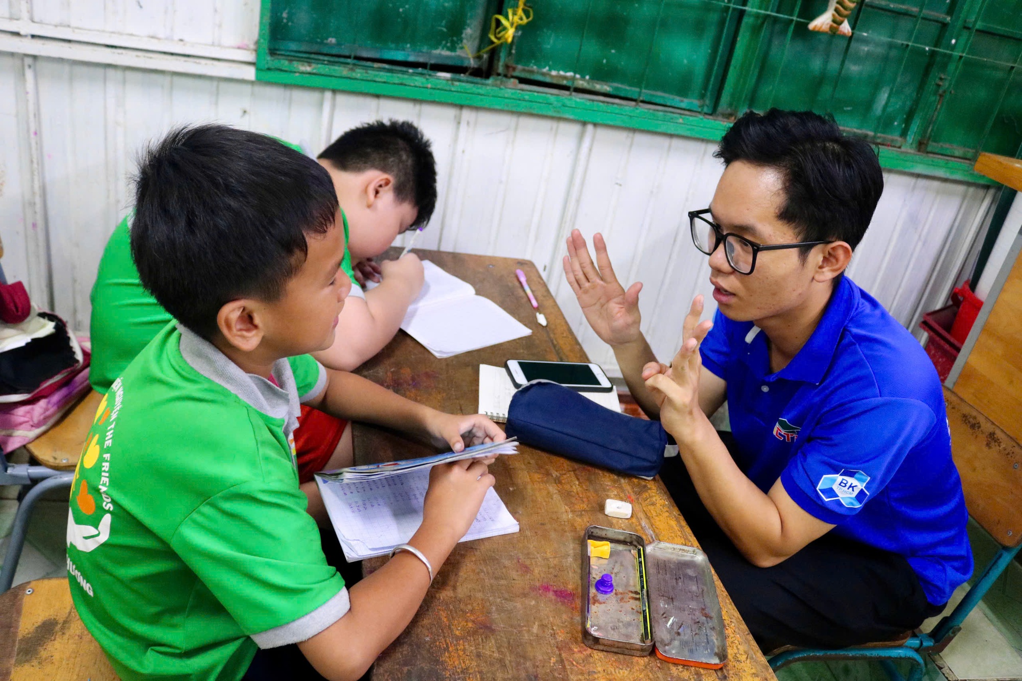 Lớp học hè đầy ắp yêu thương - Ảnh 5. Lớp học hè đầy ắp yêu thương - Ảnh 5.
