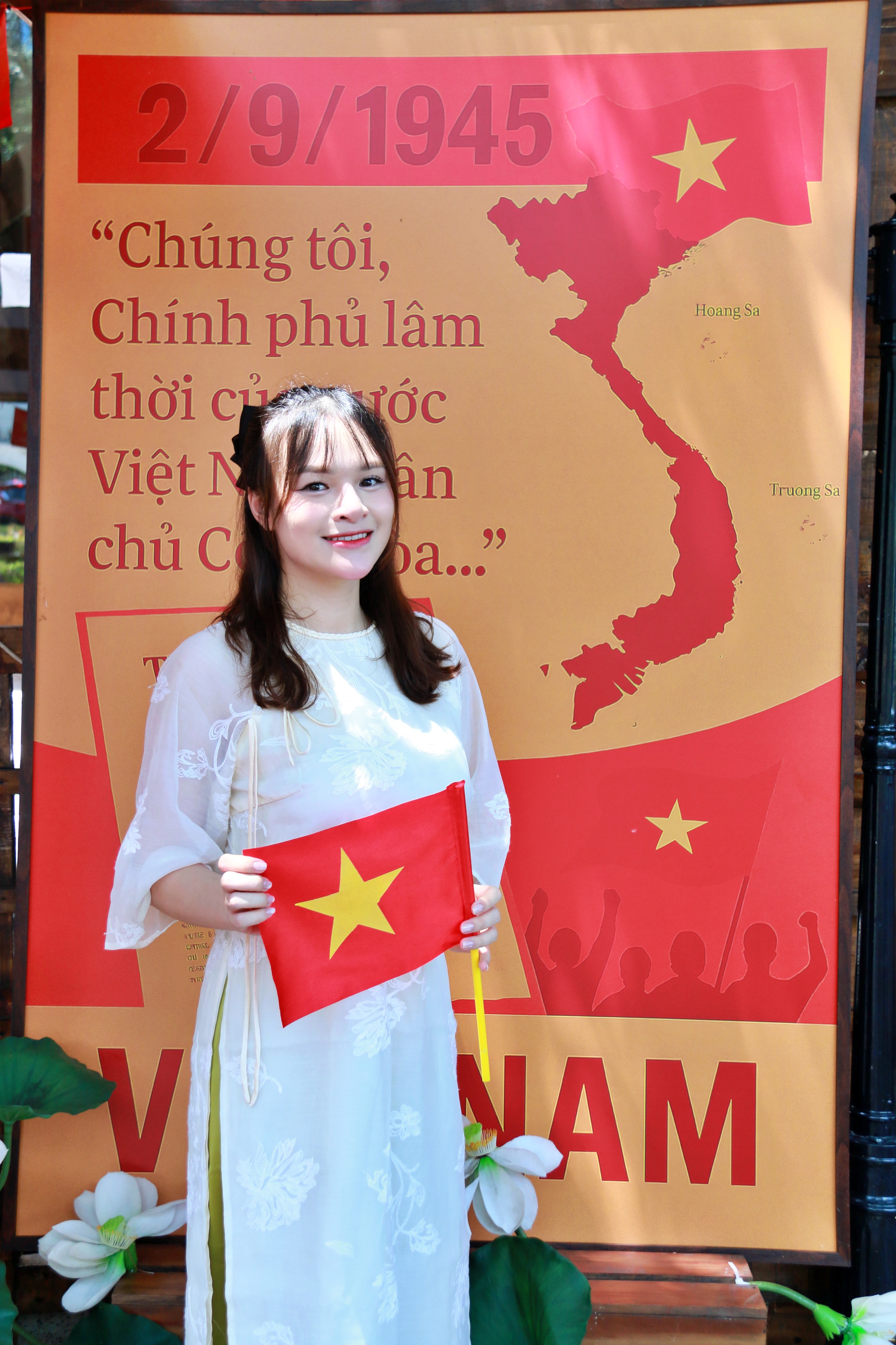 Độc đáo quán cà phê trang trí cờ đỏ sao vàng kỷ niệm 80 năm Quốc khánh- Ảnh 3.
