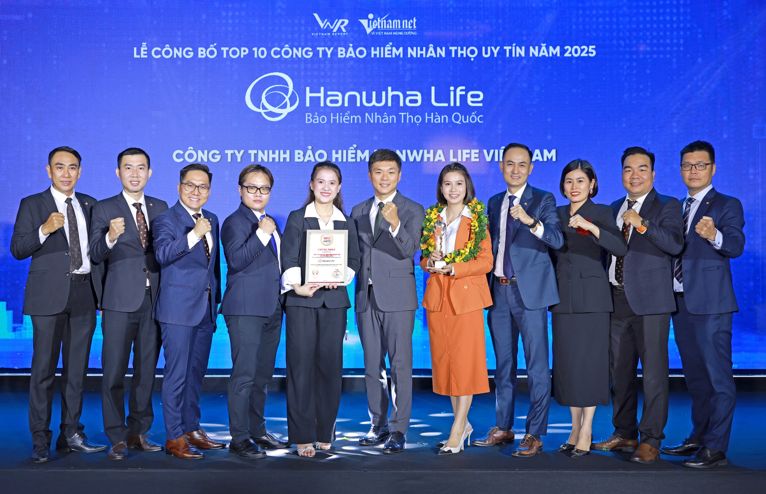Hanwha Life Việt Nam đạt 'Top 10 Công ty Bảo hiểm nhân thọ uy tín 2025'- Ảnh 2.