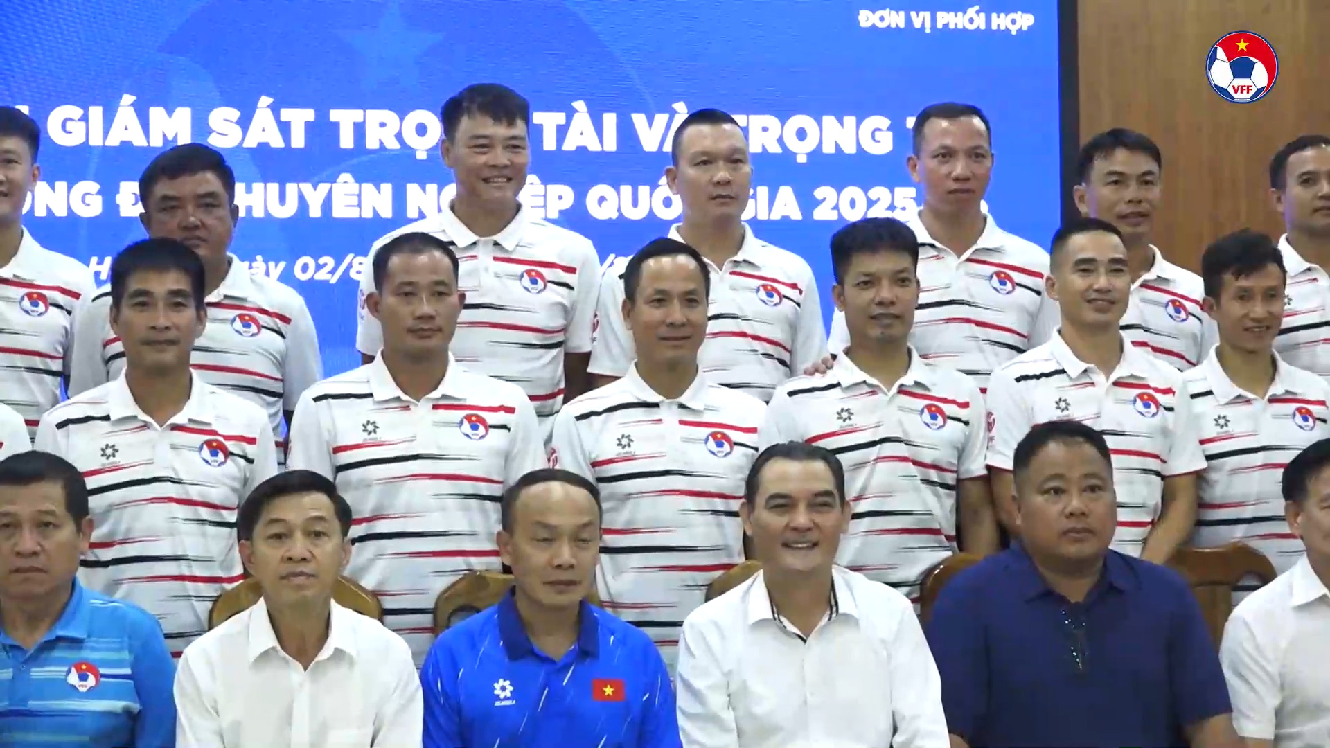 Nhìn lại sự nghiệp của trọng tài Trần Đình Thịnh Đạt chuẩn FIFA, nghiêm khắc nổi tiếng - Ảnh 1.