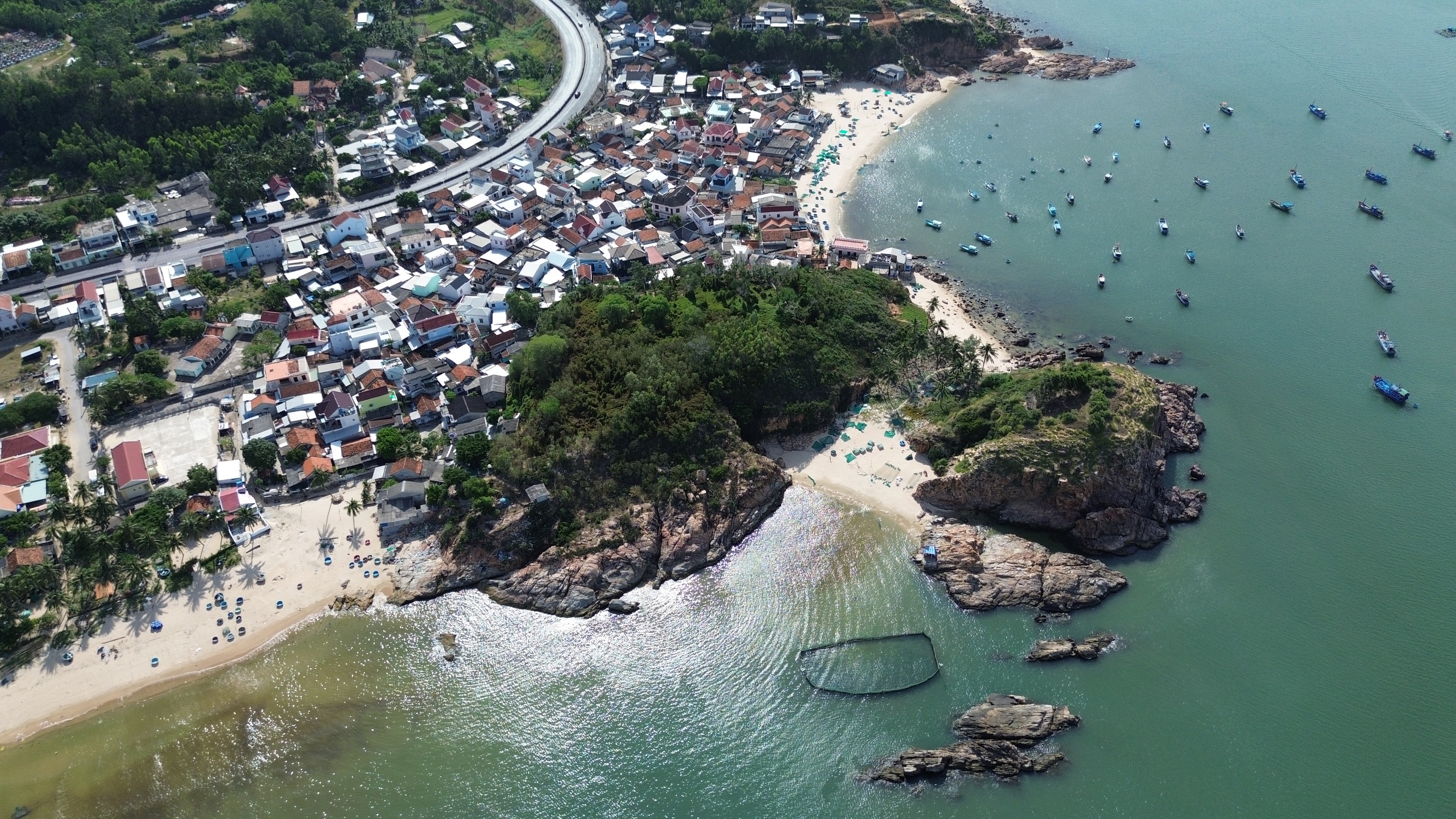 כפרי חוף יפהפיים: כפר דייגים עתיק ייחודי ליד מפרץ שואן דאי - תמונה 6. Những ngôi làng tuyệt đẹp ven biển: Làng chài cổ độc đáo bên vịnh Xuân Đài- Ảnh 6.