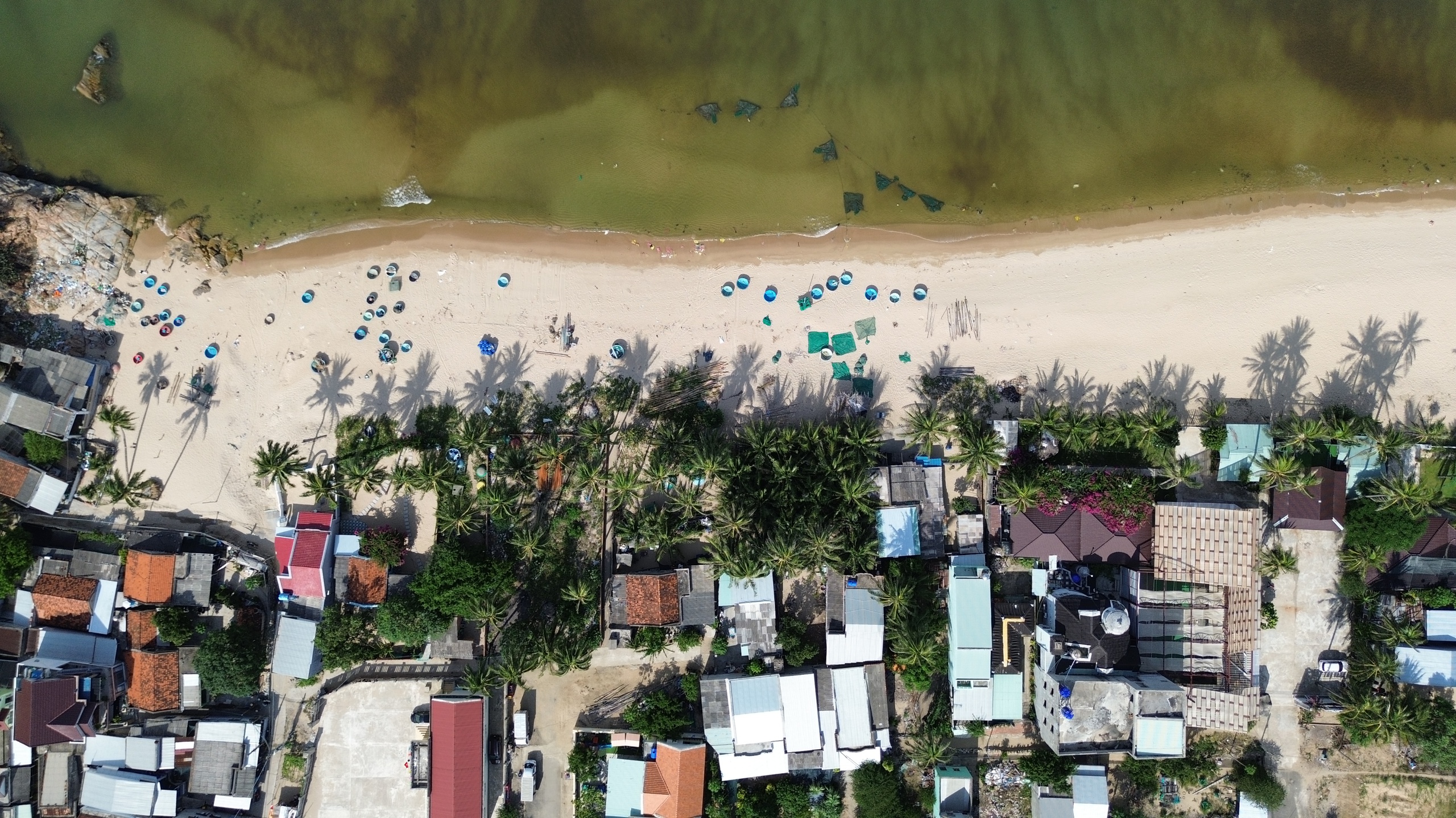 כפרי חוף יפהפיים: כפר דייגים עתיק ייחודי ליד מפרץ שואן דאי - תמונה 5. Những ngôi làng tuyệt đẹp ven biển: Làng chài cổ độc đáo bên vịnh Xuân Đài- Ảnh 5.