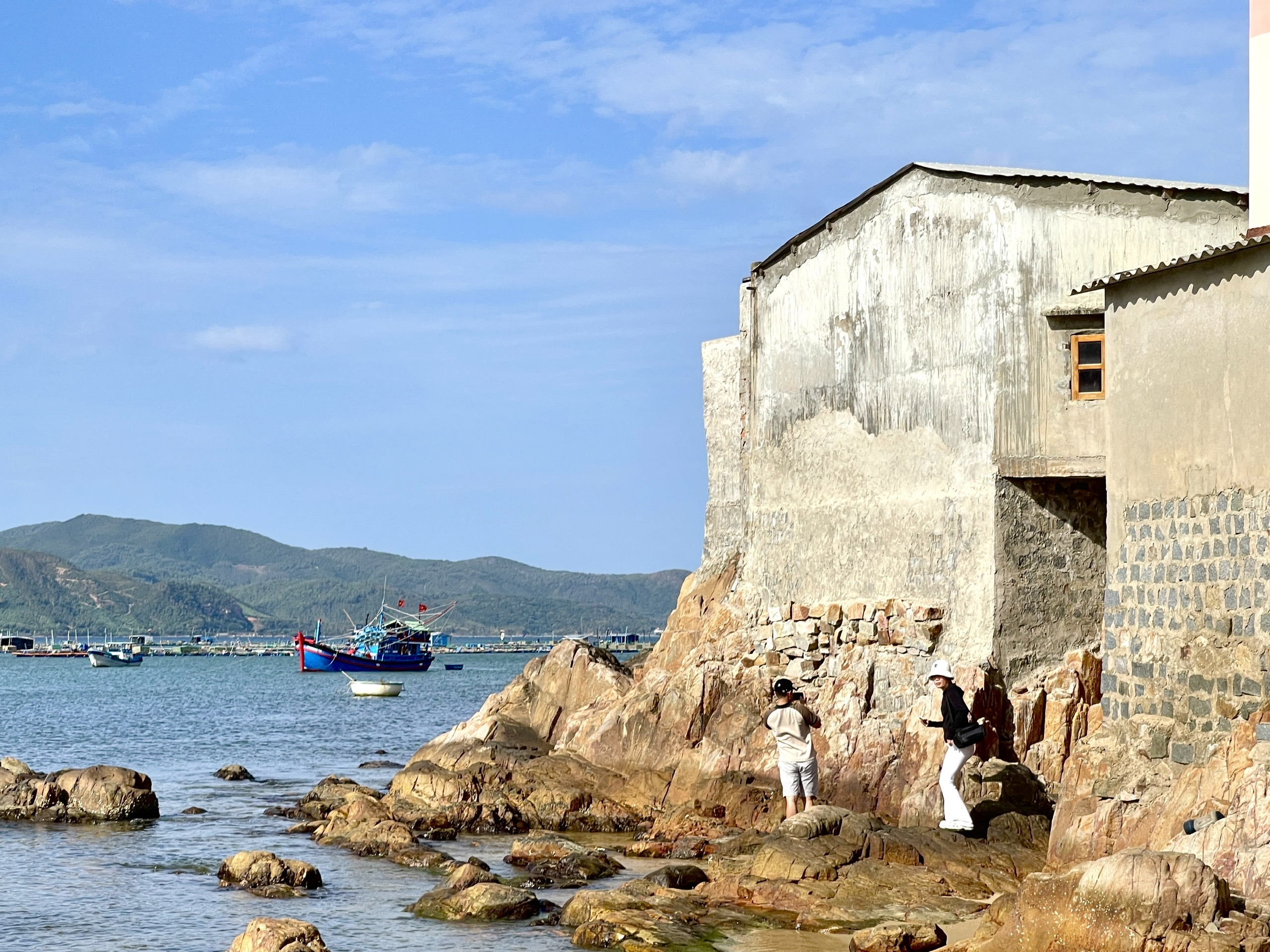 כפרי חוף יפהפיים: כפר דייגים עתיק ייחודי ליד מפרץ שואן דאי - תמונה 7. Những ngôi làng tuyệt đẹp ven biển: Làng chài cổ độc đáo bên vịnh Xuân Đài- Ảnh 7.