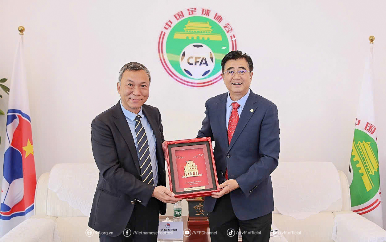 Presiden VFF dan CFA menandatangani nota kesepahaman kerja sama: Sepak bola Vietnam dan Tiongkok berkembang bersama - Foto 2. Chủ tịch VFF và CFA ký kết ghi nhớ hợp tác: Bóng đá Việt Nam, Trung Quốc cùng phát triển- Ảnh 2.