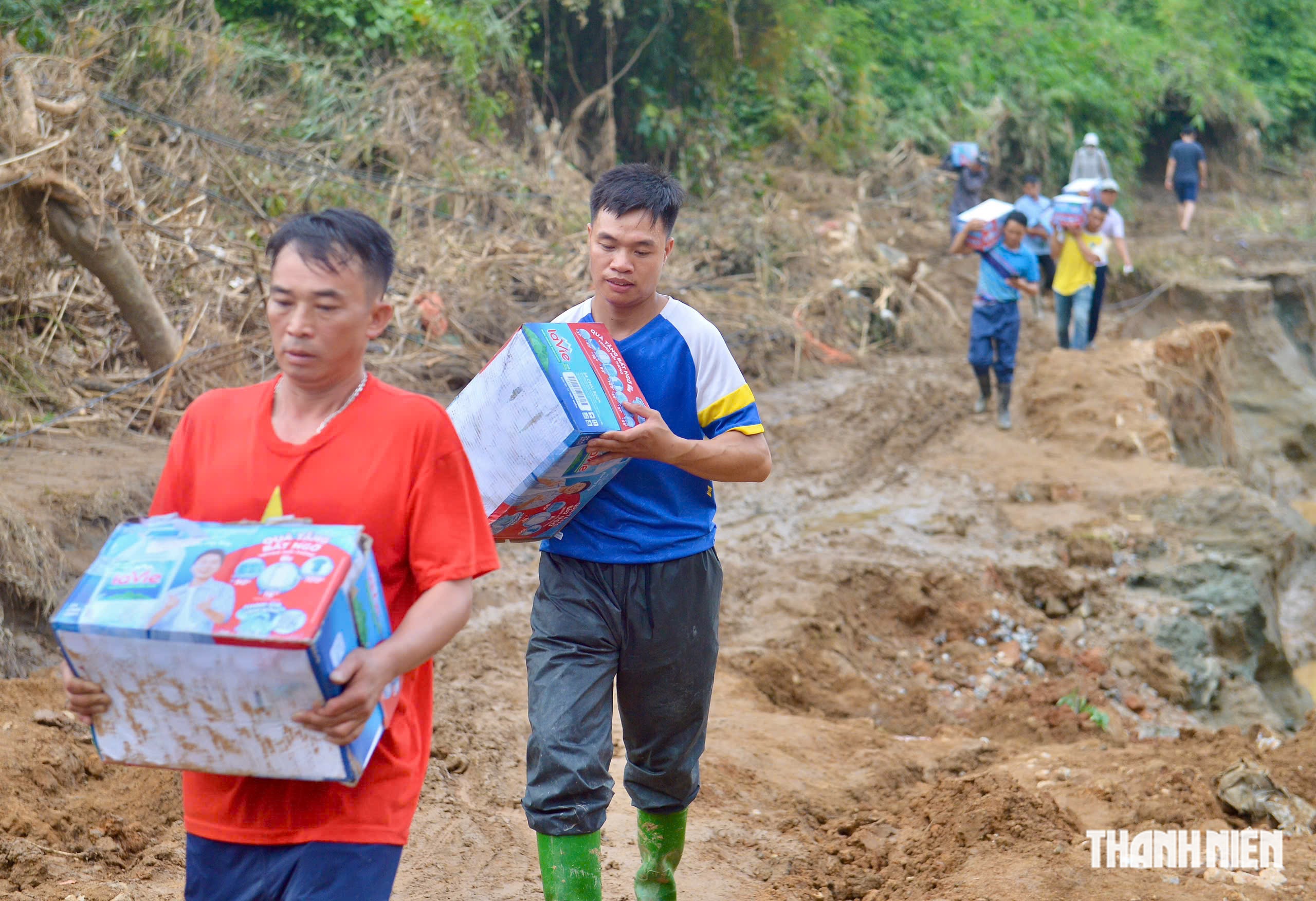 Mưa lũ ở Điện Bi&ecirc;n: &Aacute;m ảnh con đường duy nhất v&agrave;o x&atilde; T&igrave;a D&igrave;nh - Ảnh 3.