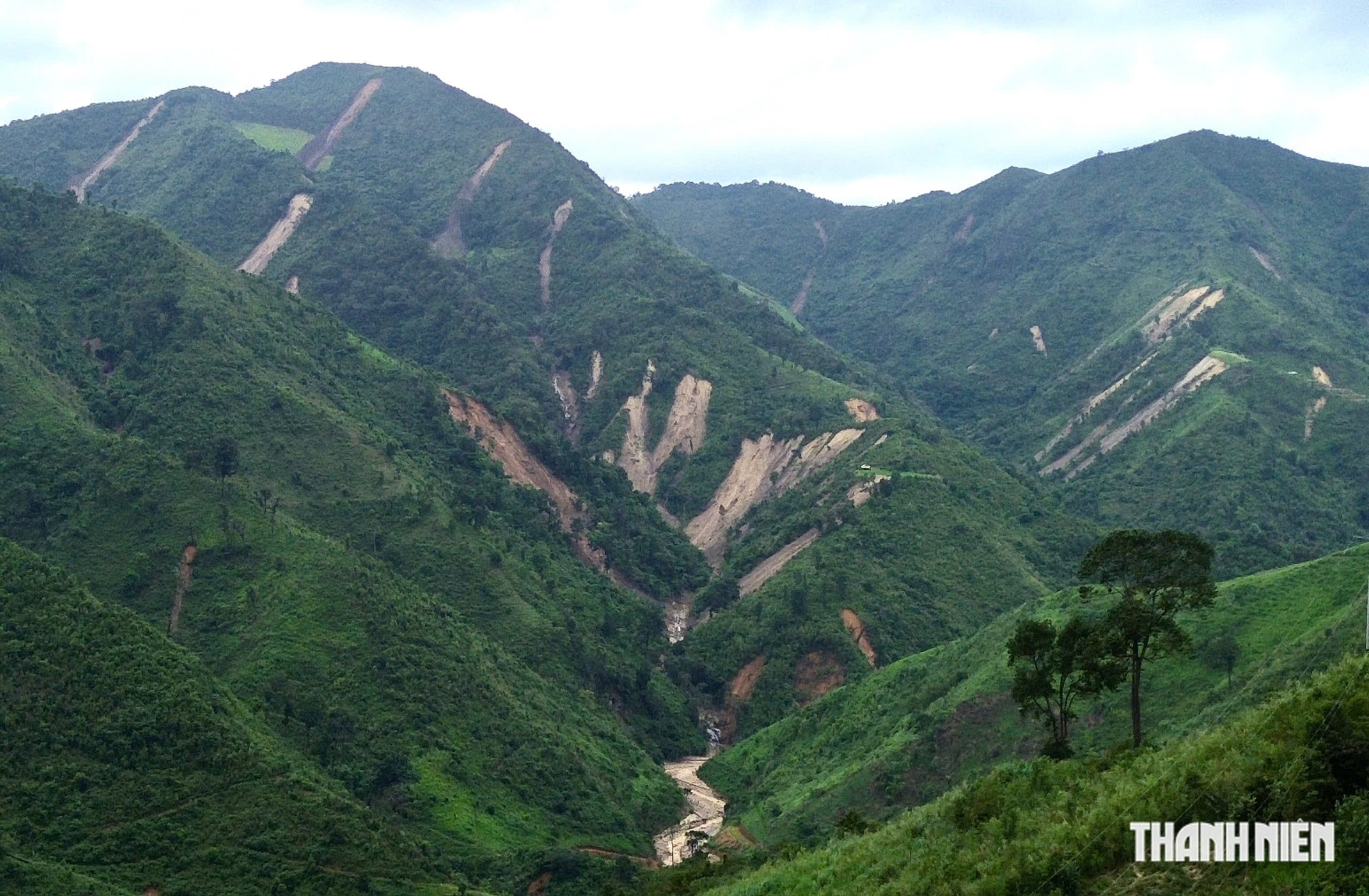 Mưa lũ ở Điện Bi&ecirc;n: &Aacute;m ảnh con đường duy nhất v&agrave;o x&atilde; T&igrave;a D&igrave;nh - Ảnh 11.