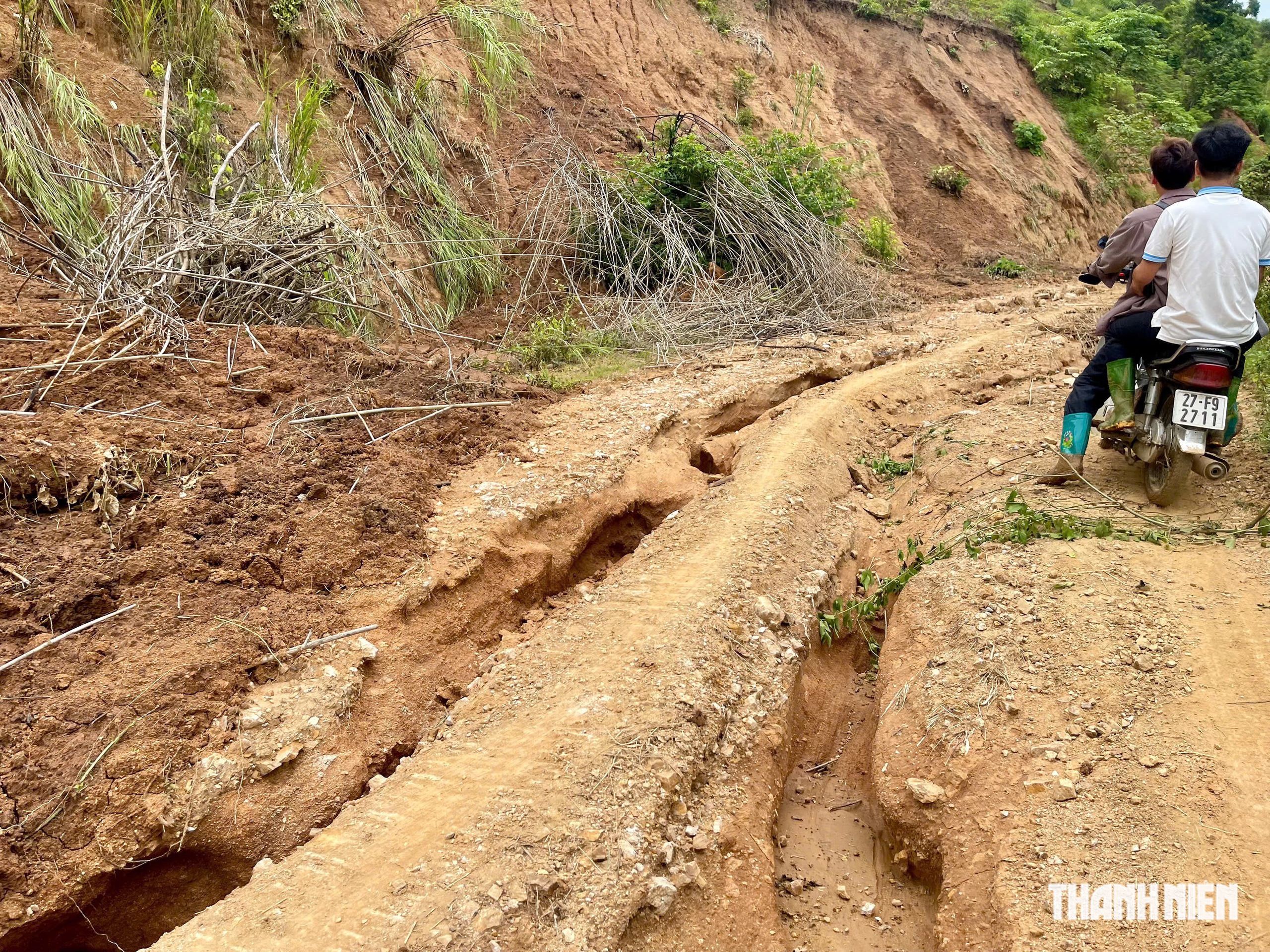 Mưa lũ ở Điện Bi&ecirc;n: &Aacute;m ảnh con đường duy nhất v&agrave;o x&atilde; T&igrave;a D&igrave;nh - Ảnh 7.
