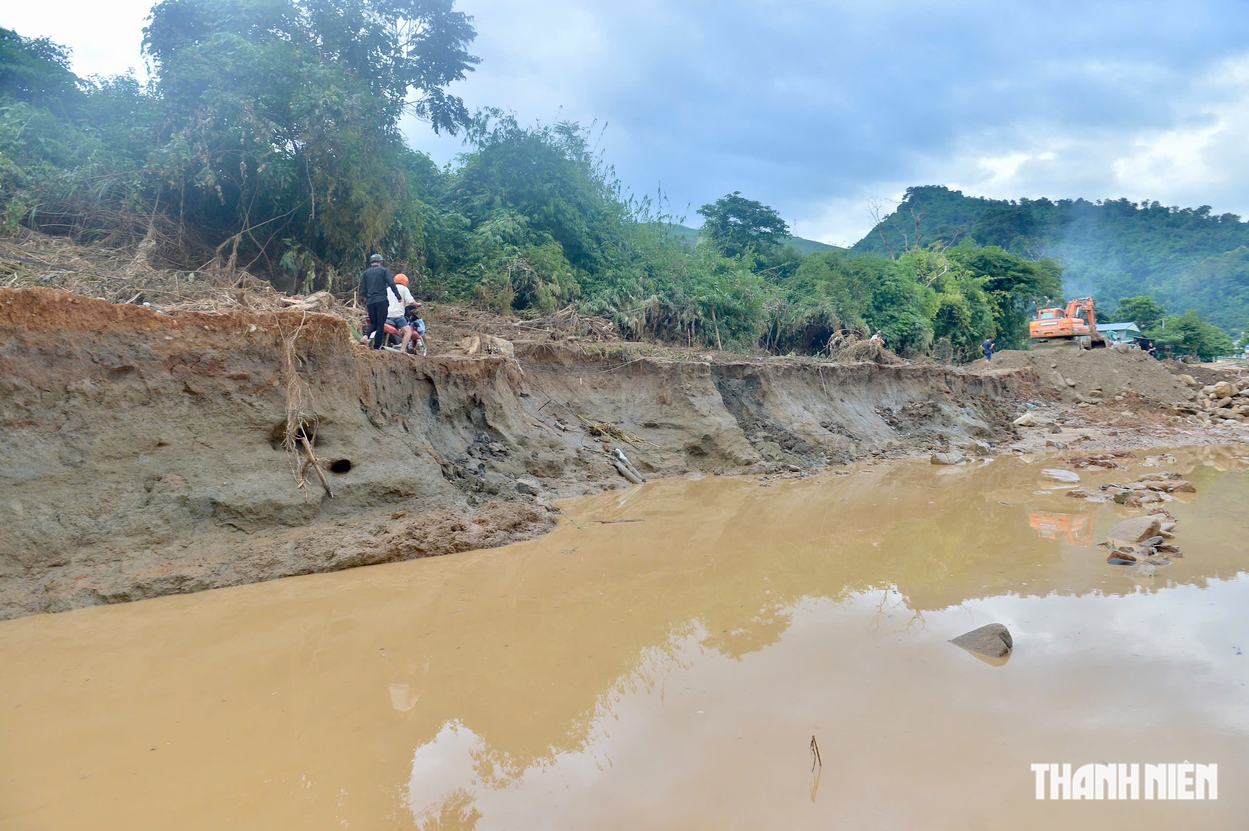 Mưa lũ ở Điện Bi&ecirc;n: &Aacute;m ảnh con đường duy nhất v&agrave;o x&atilde; T&igrave;a D&igrave;nh - Ảnh 10.