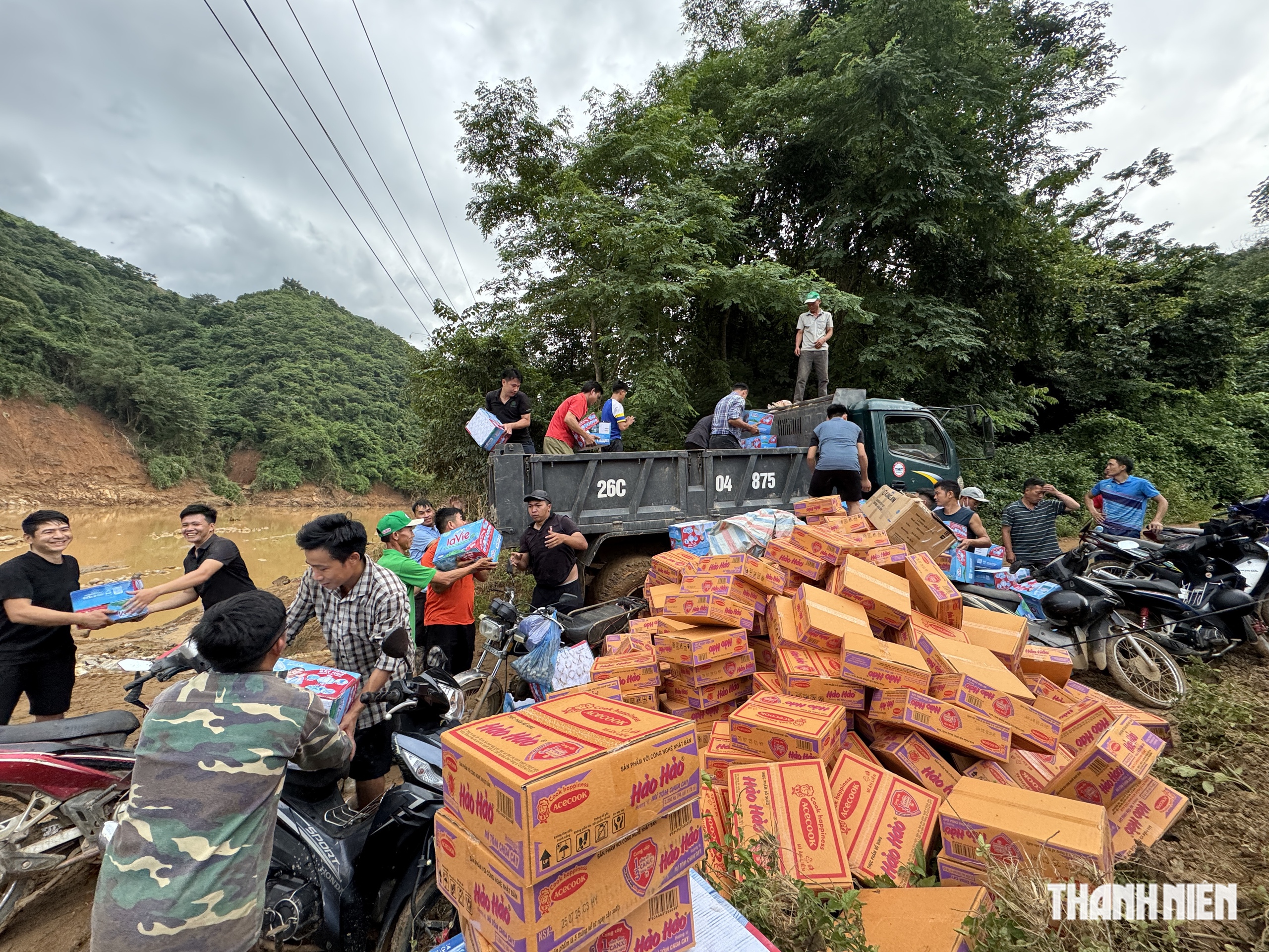 Mưa lũ ở Điện Bi&ecirc;n: &Aacute;m ảnh con đường duy nhất v&agrave;o x&atilde; T&igrave;a D&igrave;nh - Ảnh 5.