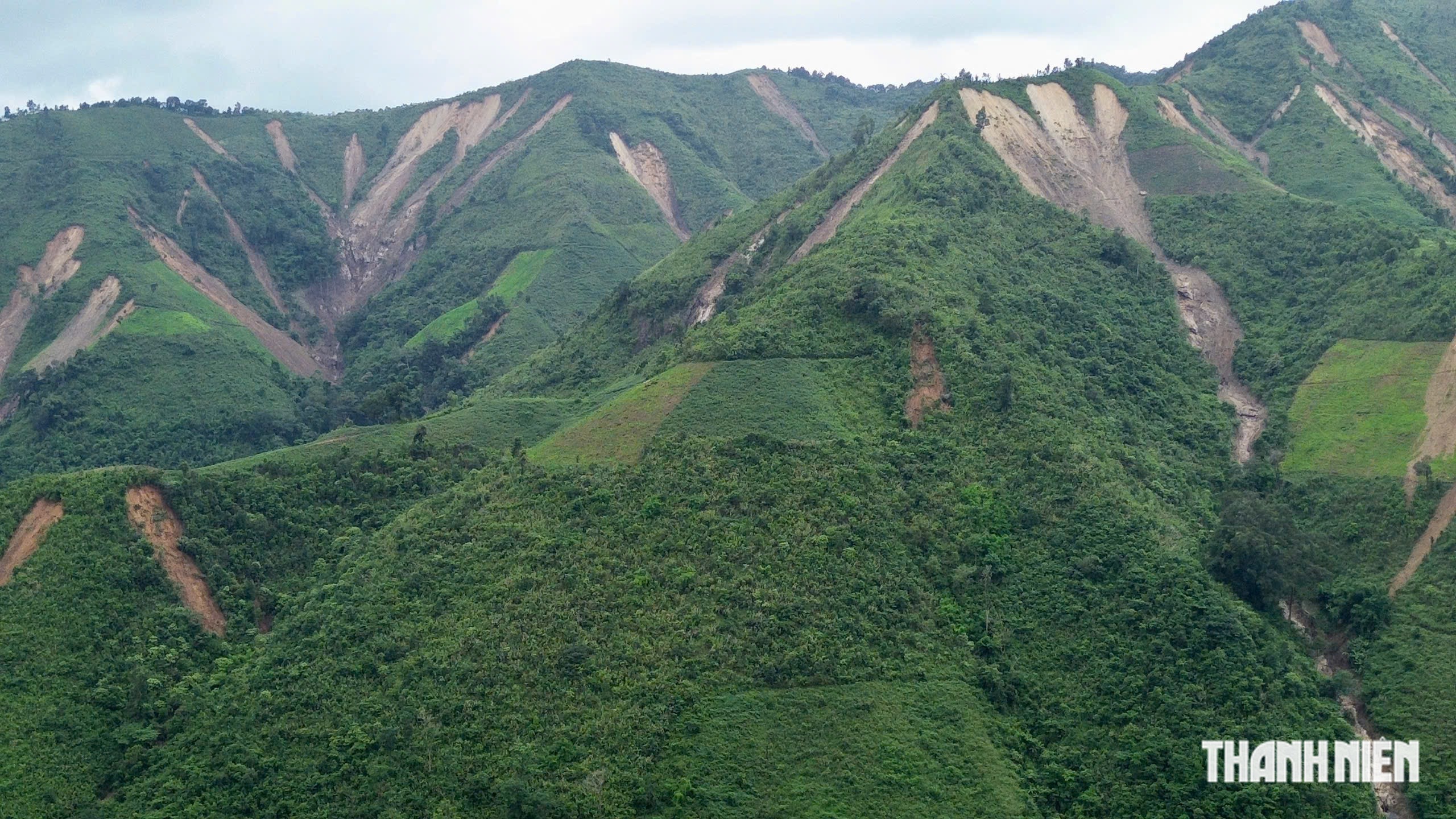Mưa lũ ở Điện Bi&ecirc;n: &Aacute;m ảnh con đường duy nhất v&agrave;o x&atilde; T&igrave;a D&igrave;nh - Ảnh 12.