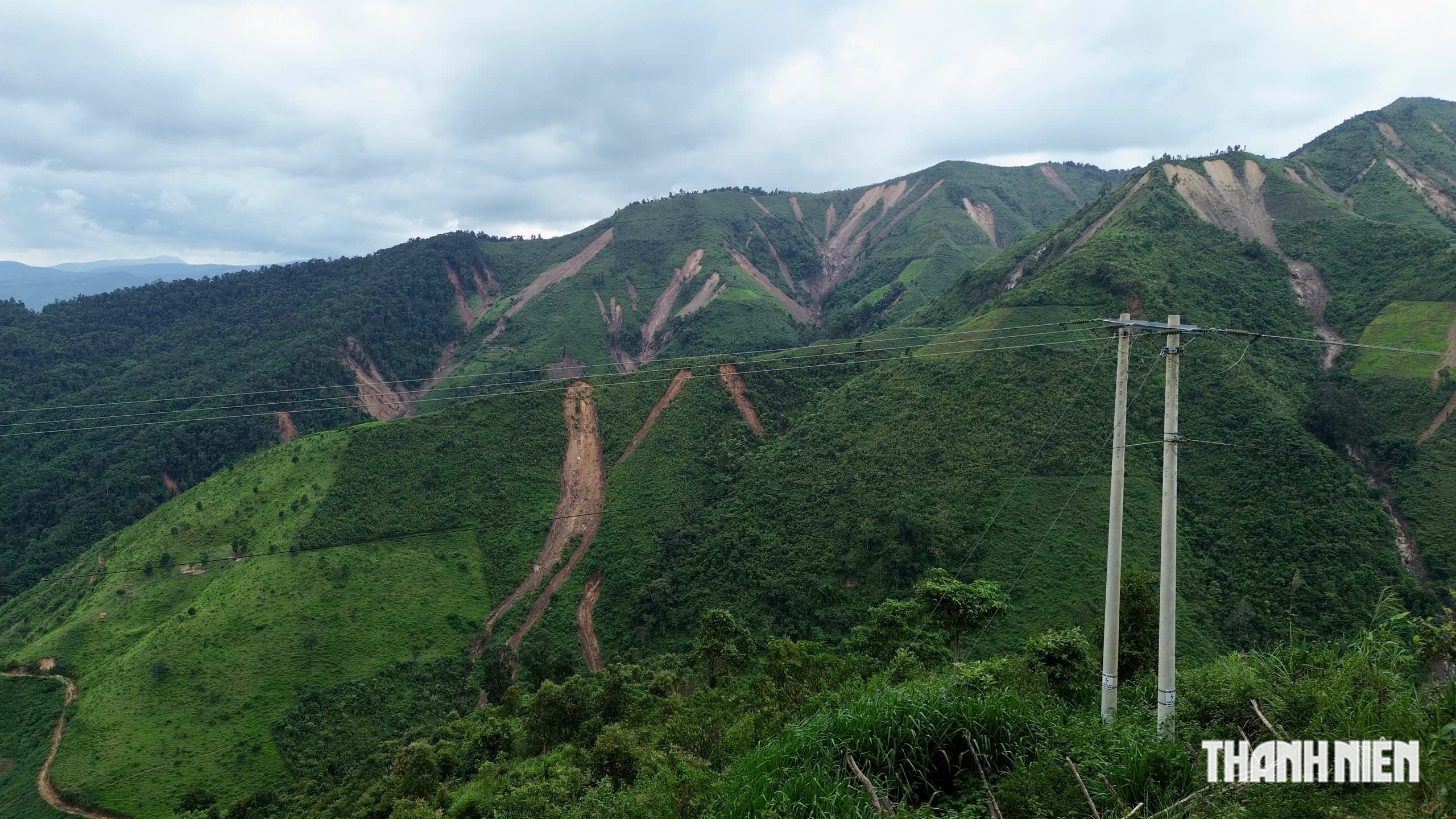 Mưa lũ ở Điện Bi&ecirc;n: &Aacute;m ảnh con đường duy nhất v&agrave;o x&atilde; T&igrave;a D&igrave;nh - Ảnh 13.