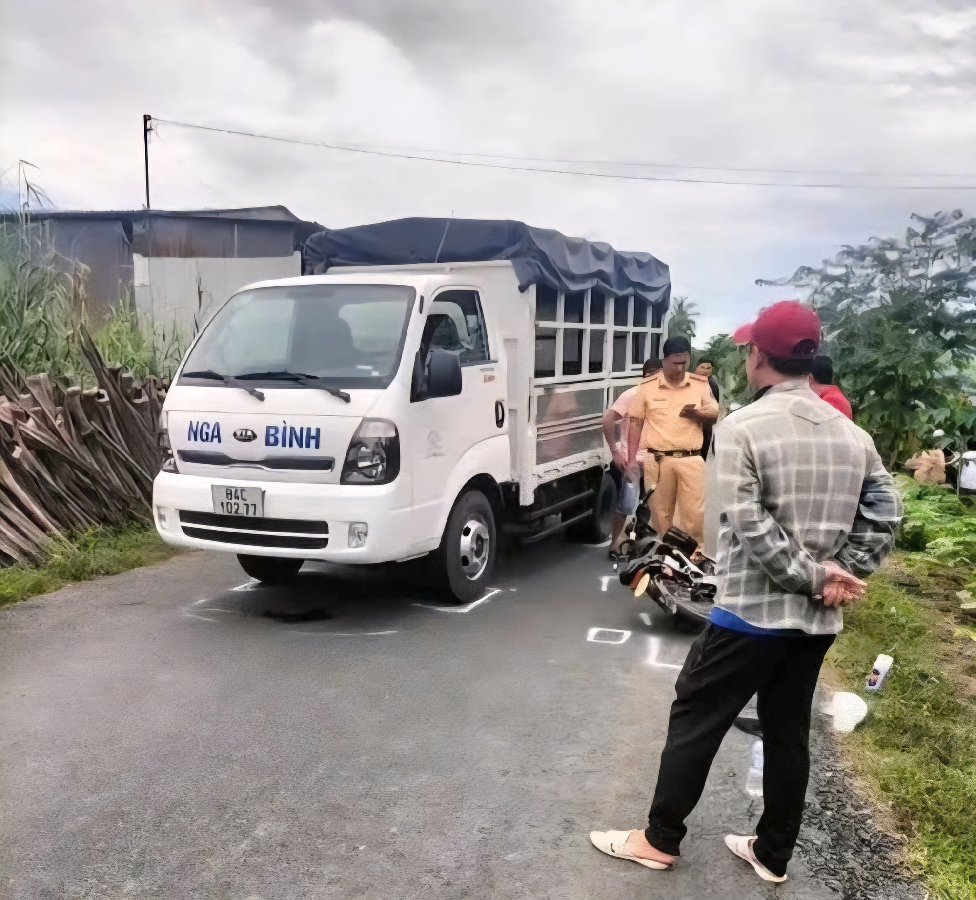 Vụ nữ sinh Vĩnh Long tử vong: Khởi tố tài xế xe tải, trưng cầu giám định- Ảnh 1.