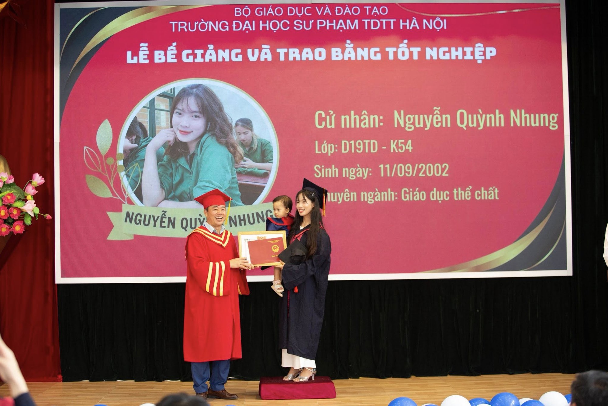 Hành trình tốt nghiệp đại học của cô gái một mình nuôi con đầy nghị lực - Ảnh 1.