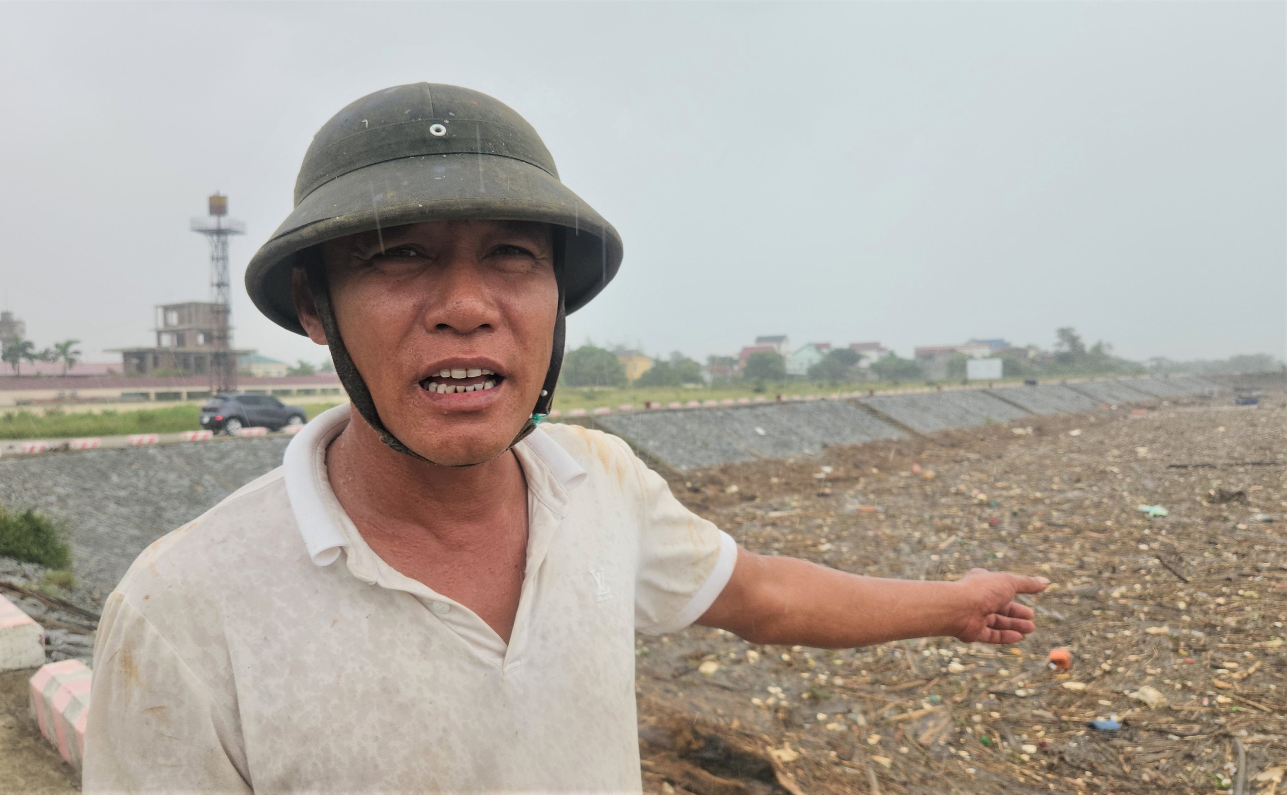 Hàng trăm tấn rác thải ' bủa vây ' cảng cá Hà Tĩnh - Ảnh 8. Hàng trăm tấn rác thải ' bủa vây ' cảng cá Hà Tĩnh - Ảnh 8.