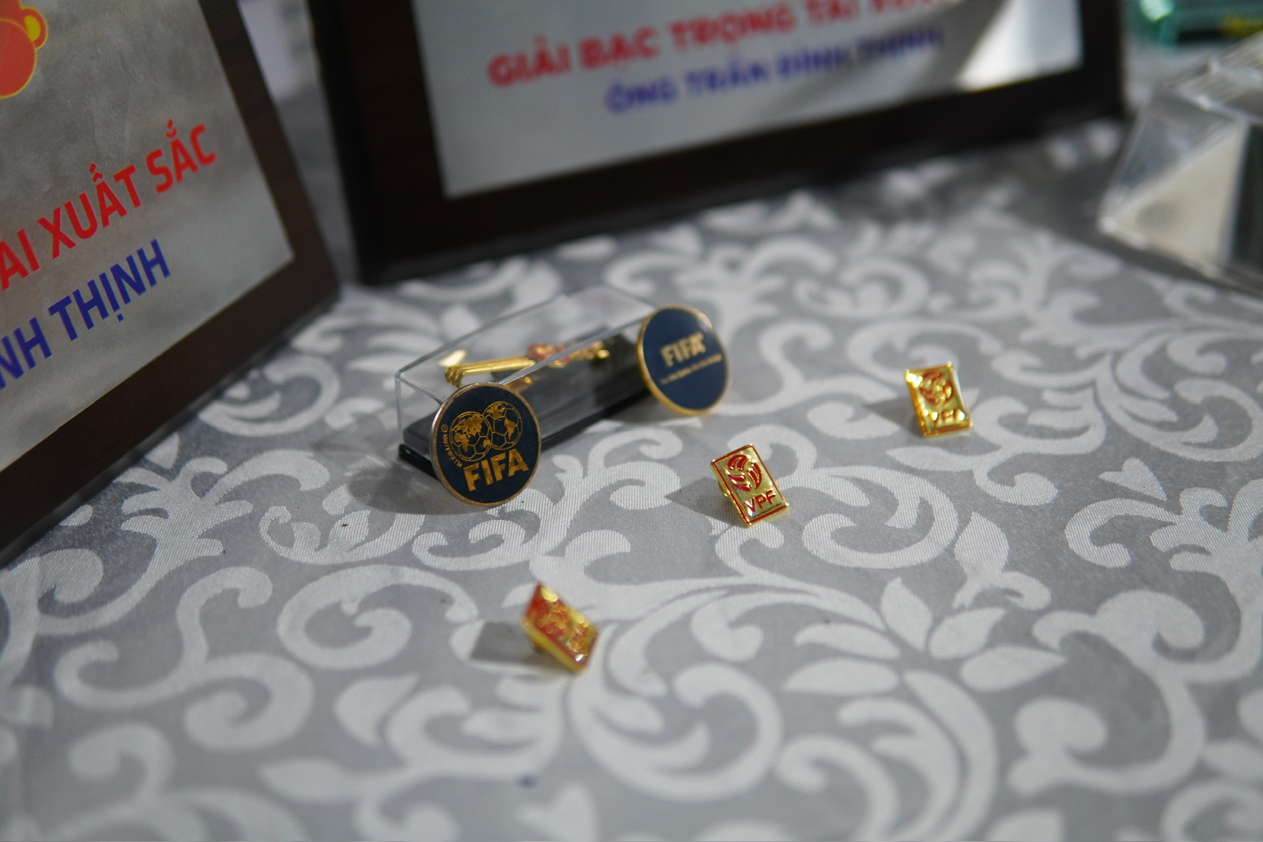 Känns som om jag tittar på minnet av domaren Tran Dinh Thinh: Den tjocka boken är nu stängd… - Foto 8. Nghẹn lòng nhìn kỷ vật của trọng tài Trần Đình Thịnh: Cuốn sổ dày từ nay đóng lại…- Ảnh 8.